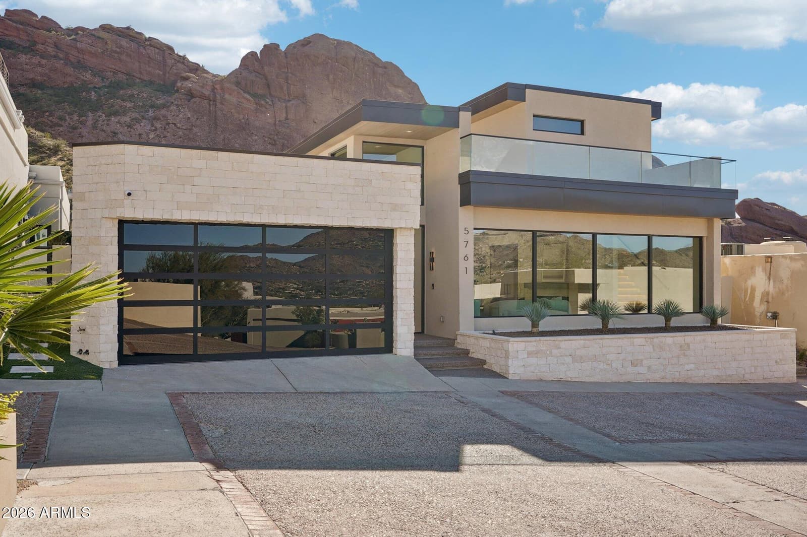 5761 N ECHO CANYON Circle, Phoenix, AZ 85018 — photo 3 of 100