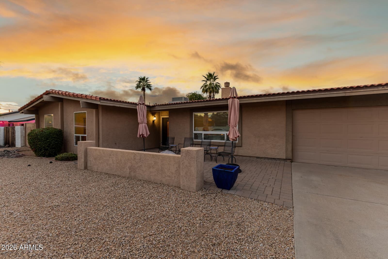 802 W CARIBBEAN Lane, Phoenix, AZ 85023 — photo 8 of 94
