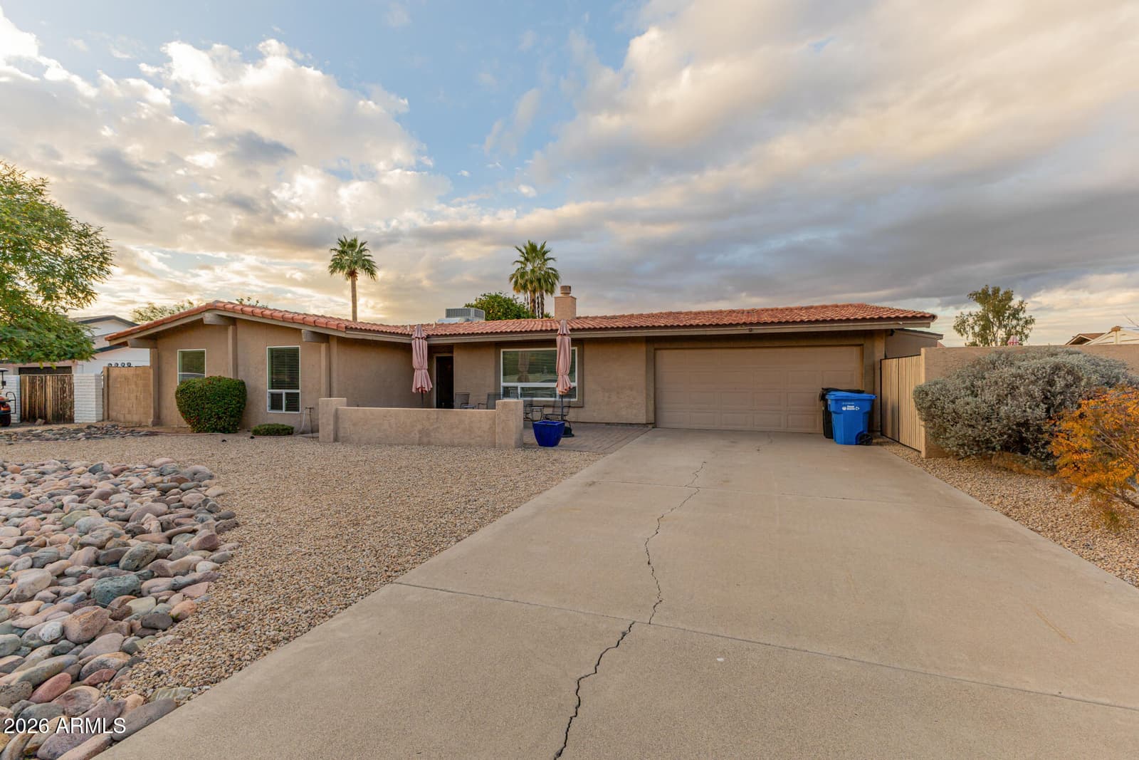 802 W CARIBBEAN Lane, Phoenix, AZ 85023 — photo 13 of 94