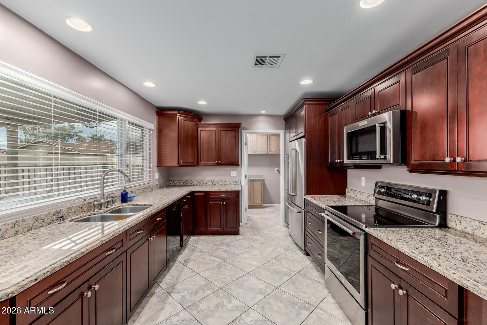 802 W CARIBBEAN Lane, Phoenix, AZ 85023 — photo 70 of 94