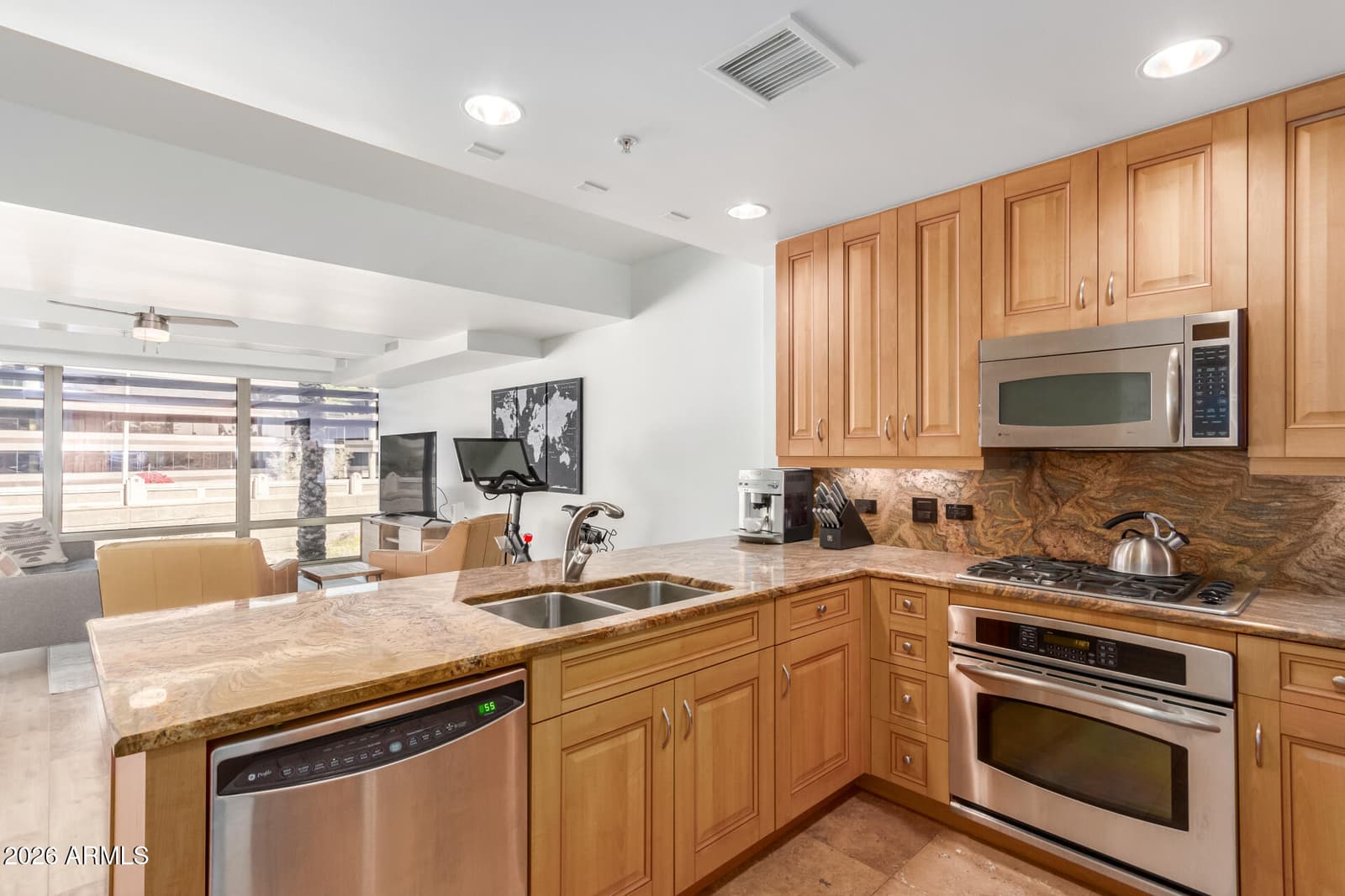 7161 E RANCHO VISTA Drive 2015, Scottsdale, AZ 85251 — photo 9 of 38