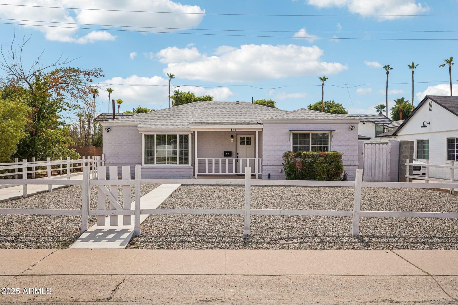 511 E CHEERY LYNN Road, Phoenix, AZ 85012 — photo 5 of 33