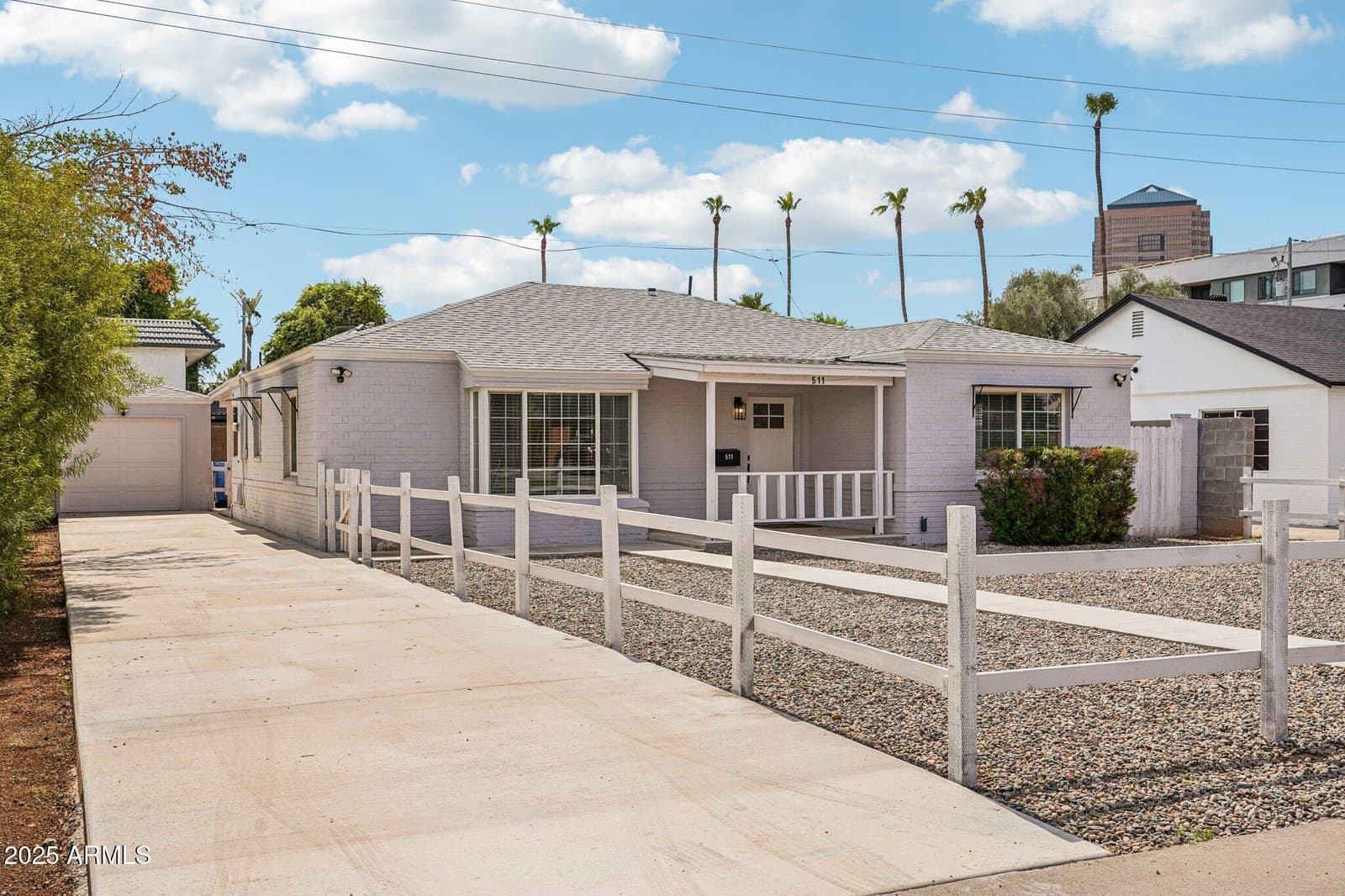 511 E CHEERY LYNN Road, Phoenix, AZ 85012 — photo 4 of 33