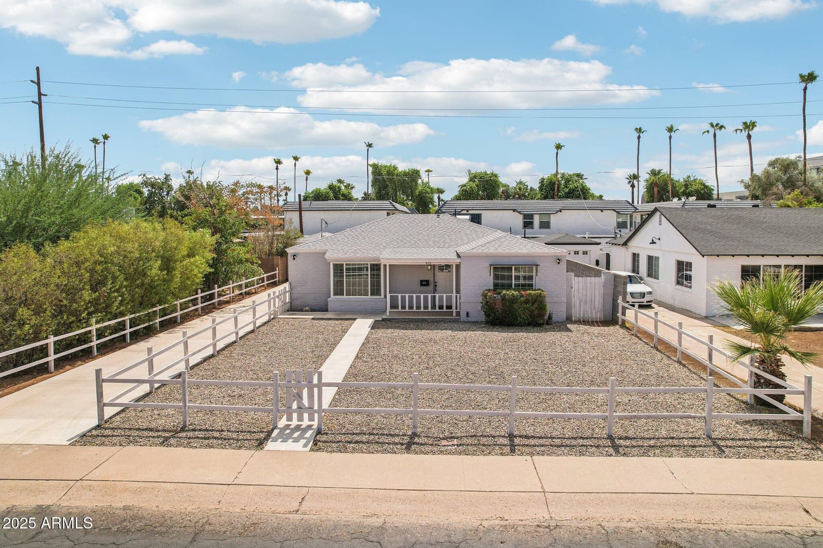 511 E CHEERY LYNN Road, Phoenix, AZ 85012 — photo 28 of 33