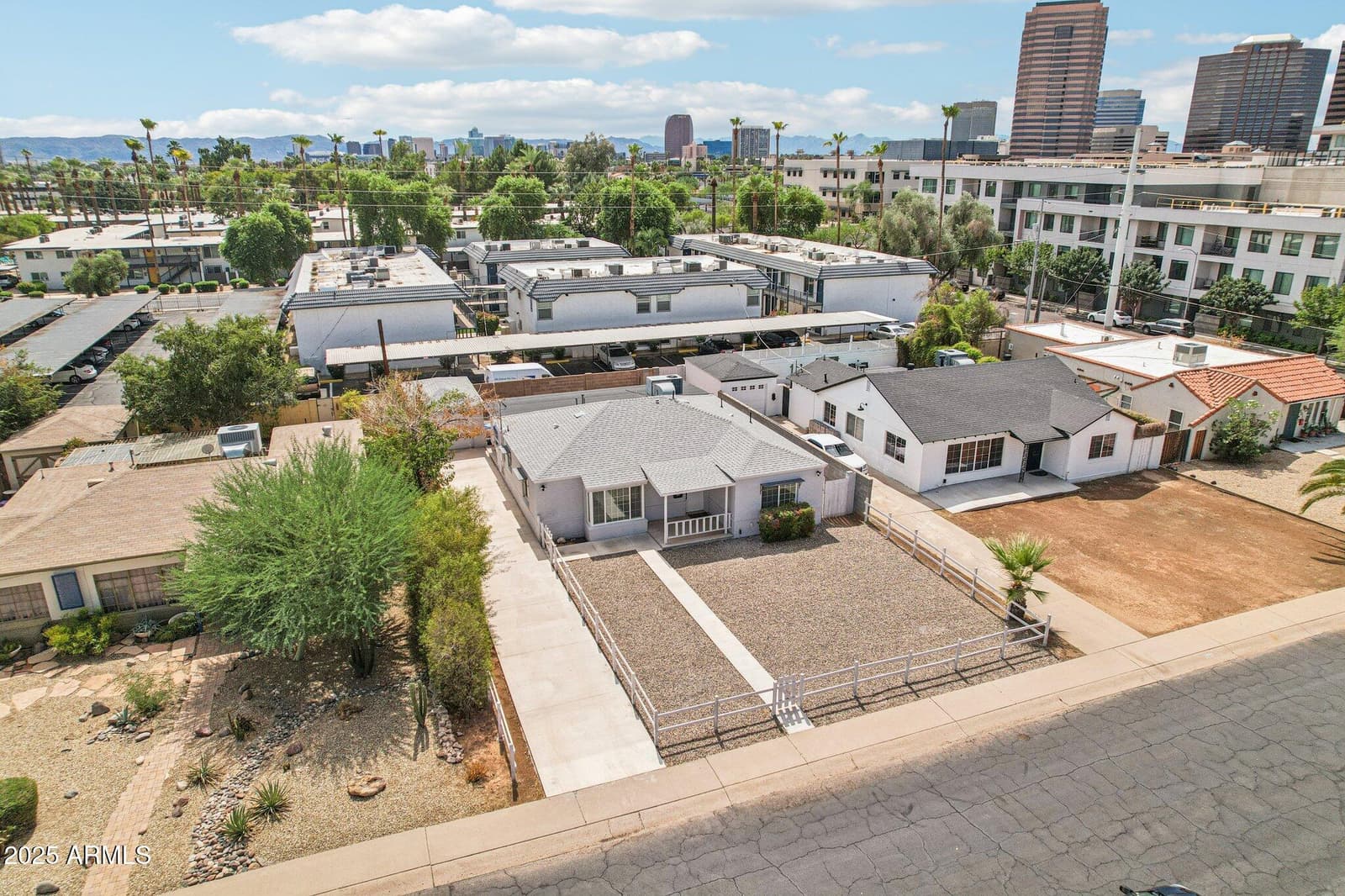 511 E CHEERY LYNN Road, Phoenix, AZ 85012 — photo 3 of 33