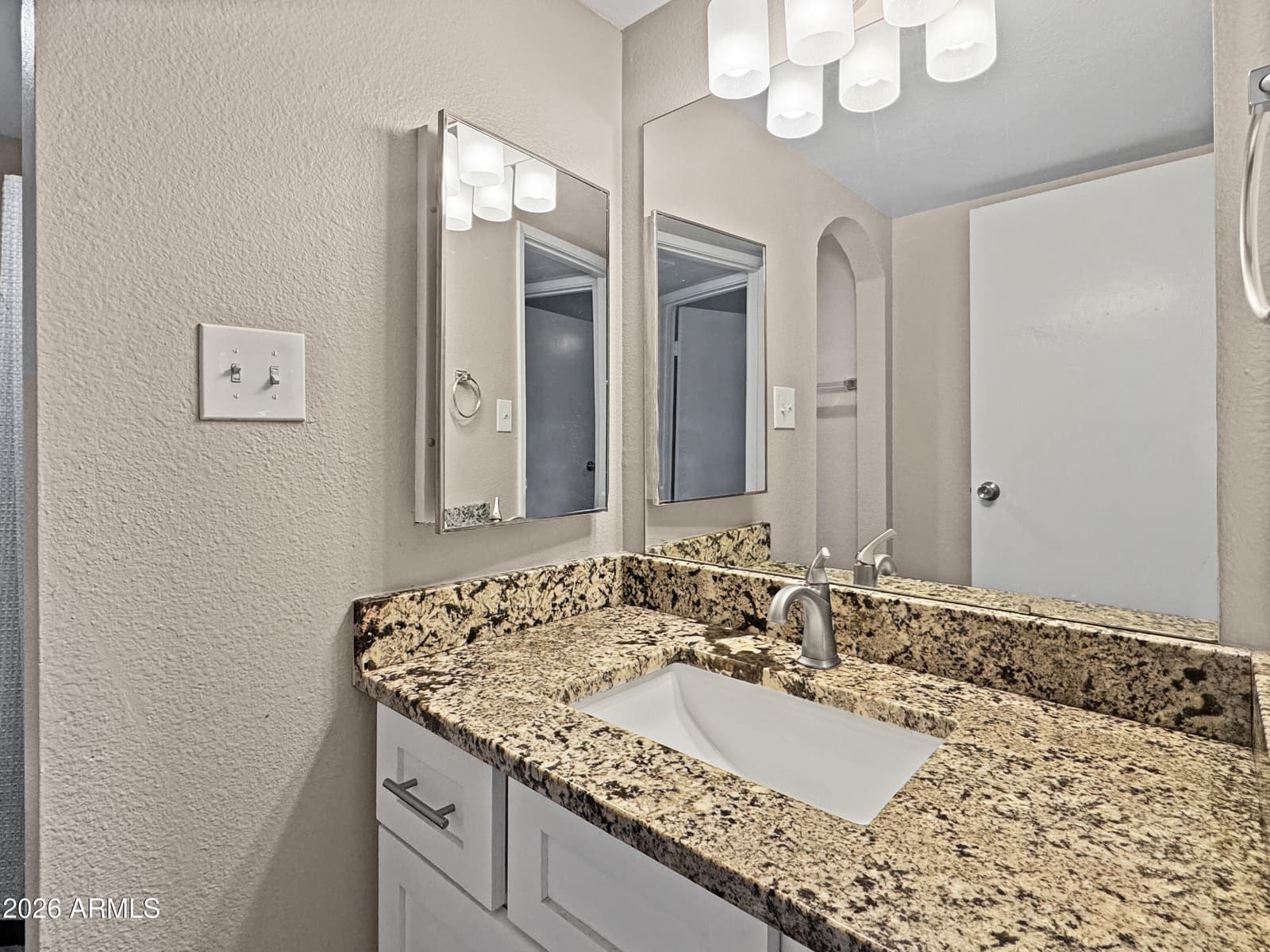 4410 N LONGVIEW Avenue 208, Phoenix, AZ 85014 — photo 9 of 11