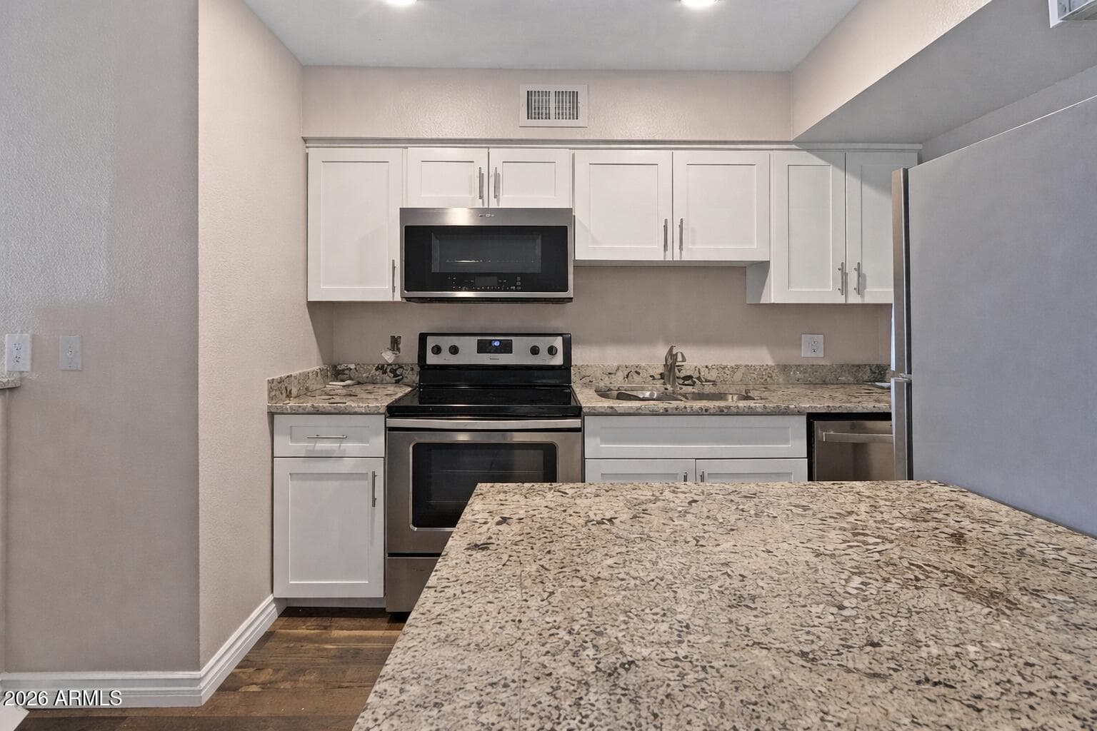 4410 N LONGVIEW Avenue 208, Phoenix, AZ 85014 — photo 5 of 11