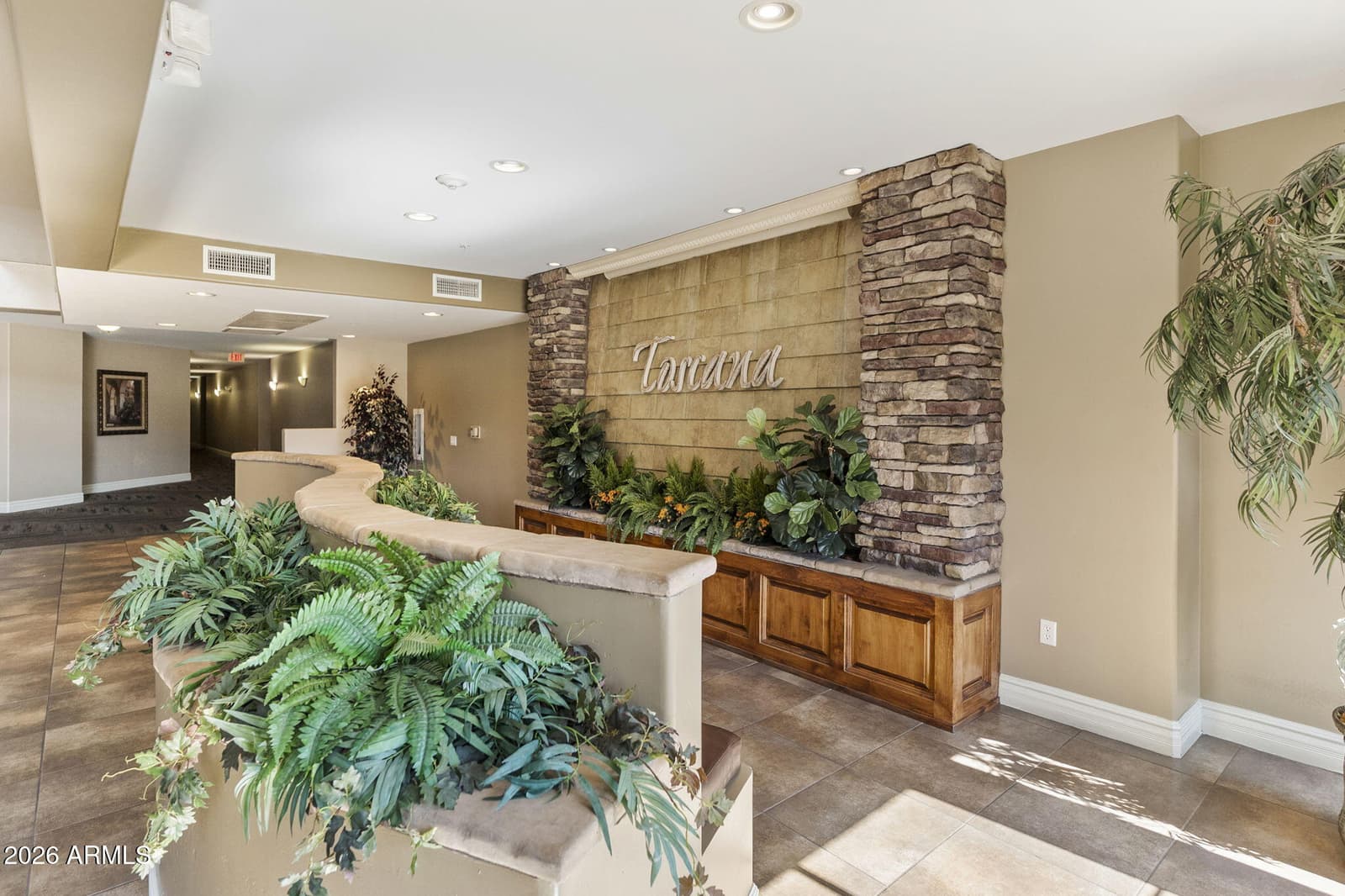 5350 E DEER VALLEY Drive 4429, Phoenix, AZ 85054 — photo 4 of 28