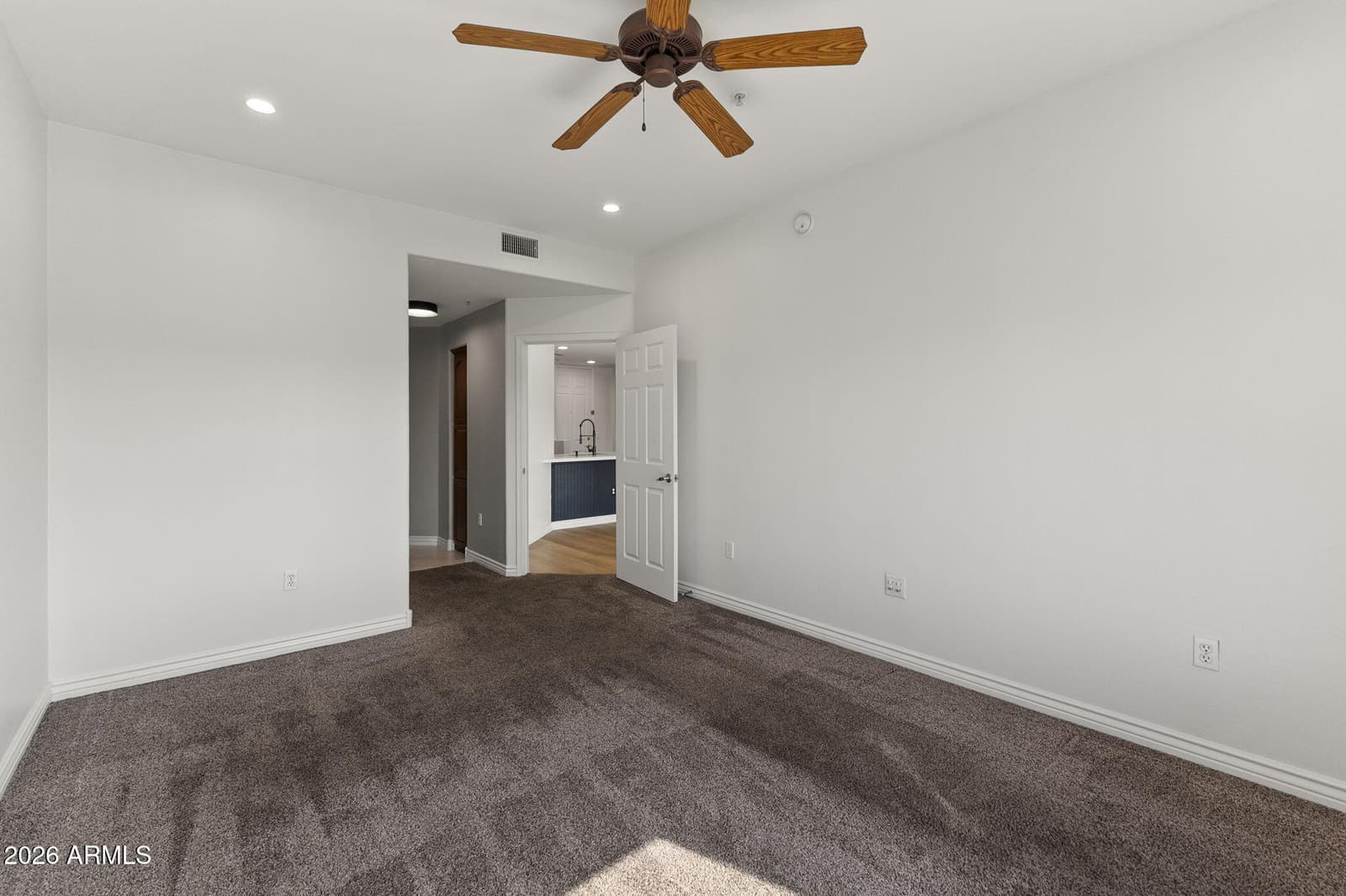 5350 E DEER VALLEY Drive 4429, Phoenix, AZ 85054 — photo 15 of 28