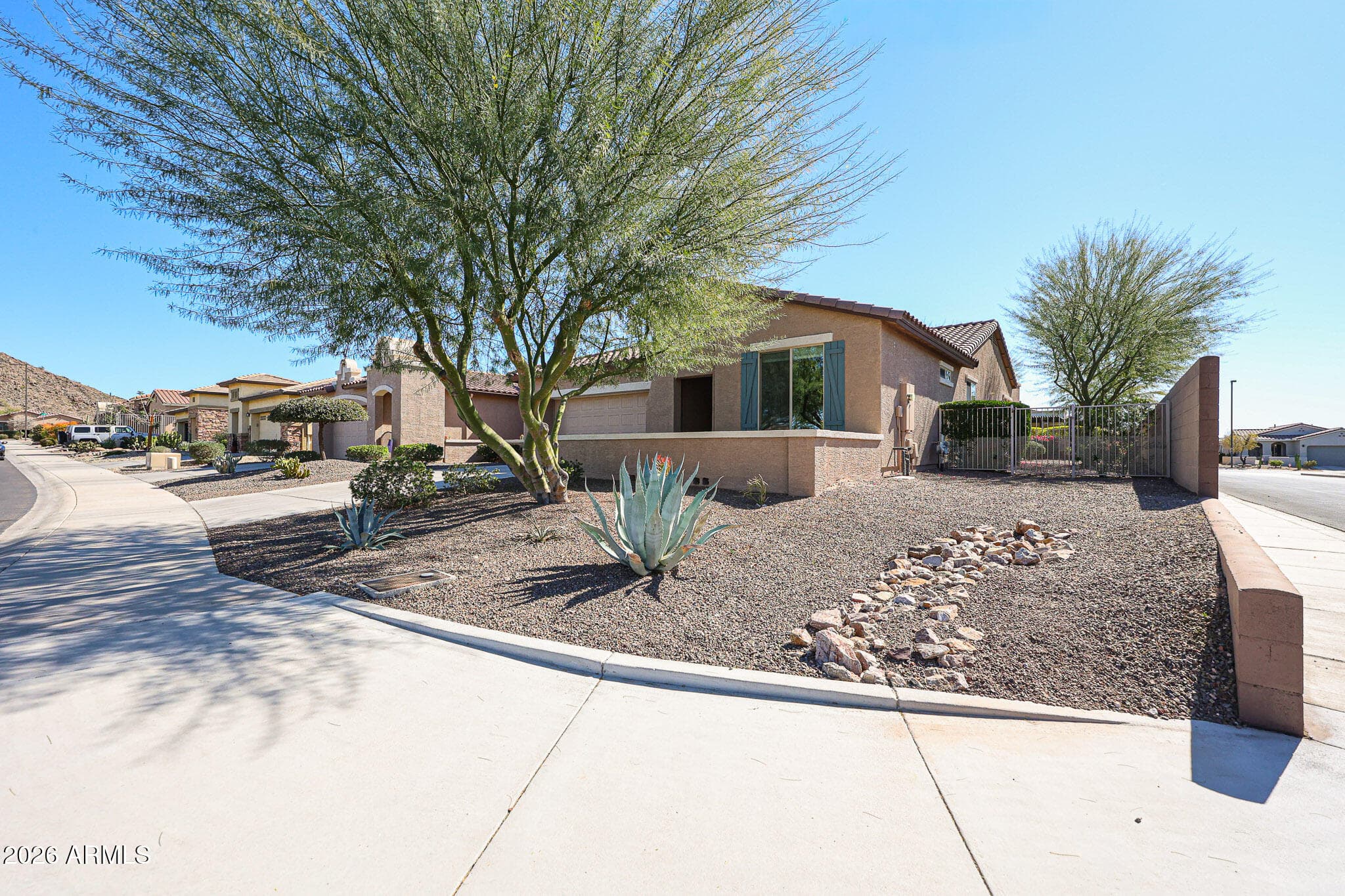 17555 W GLENHAVEN Drive, Goodyear, AZ 85338 — photo 4 of 64
