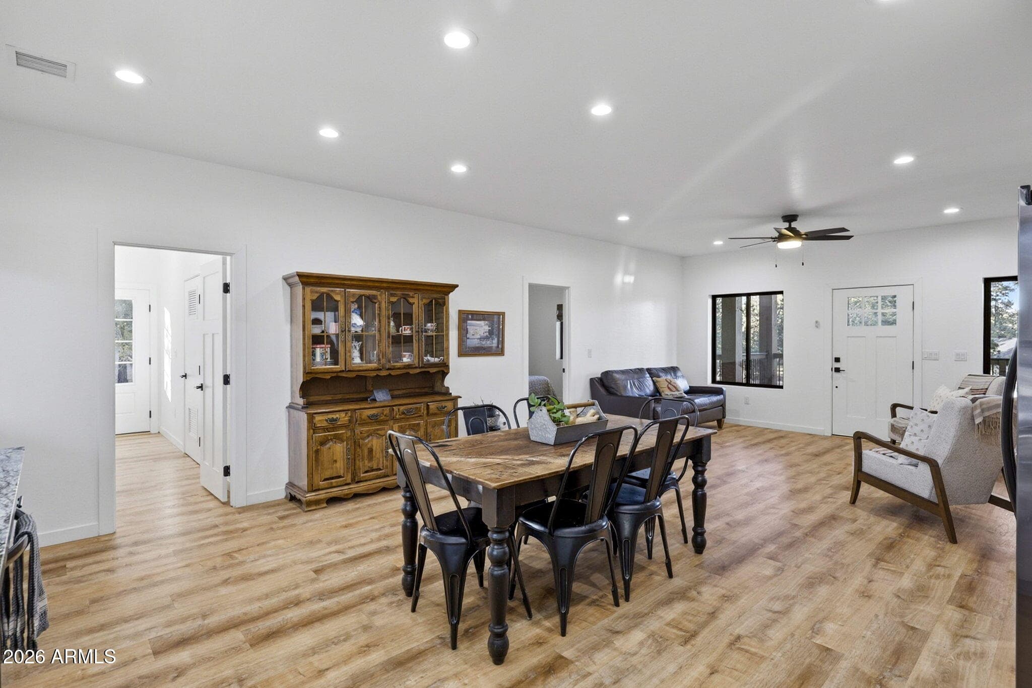 2225 ROUNDABOUT Way, Overgaard, AZ 85933 — photo 8 of 32
