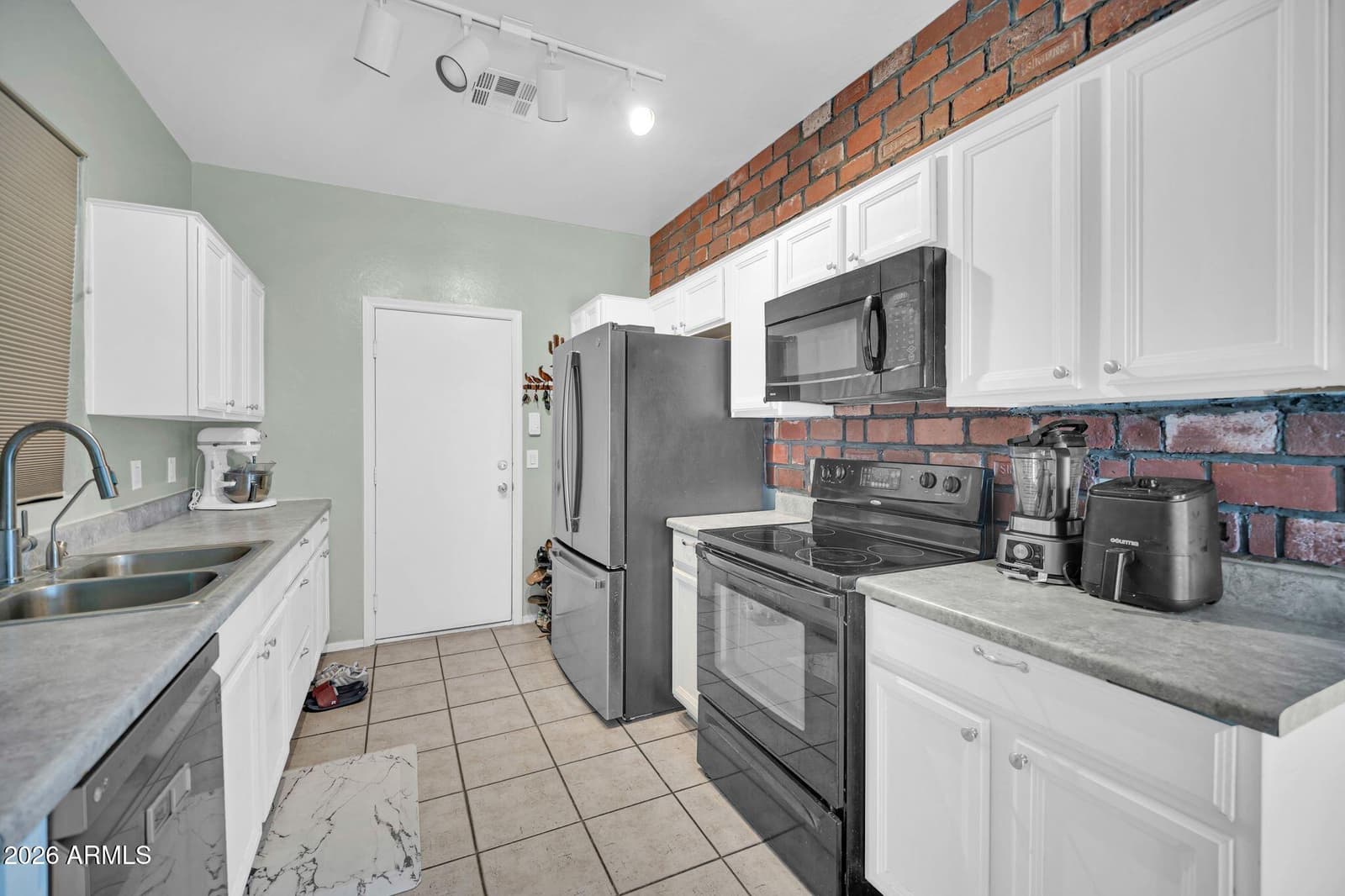 12022 W BELMONT Drive, Avondale, AZ 85323 — photo 11 of 27