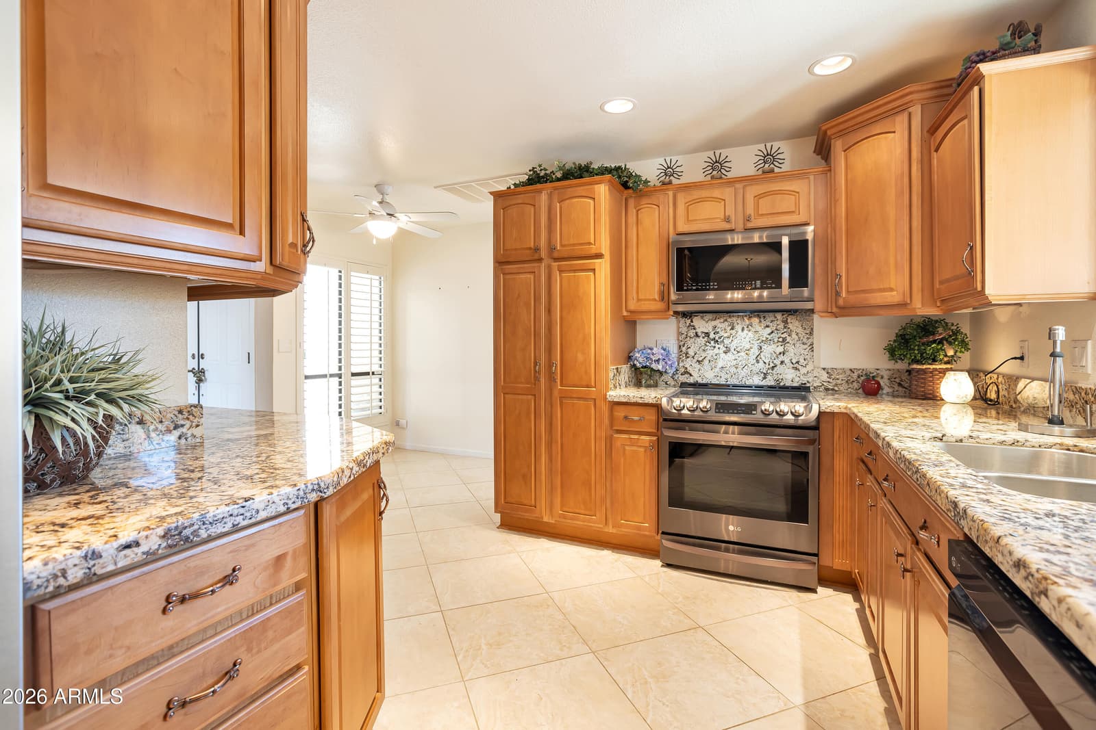 4610 E MONTE Way, Phoenix, AZ 85044 — photo 16 of 44