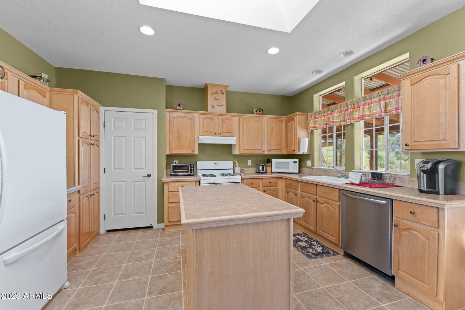 23345 W Los Huesos Way, Congress, AZ 85332 — photo 8 of 33