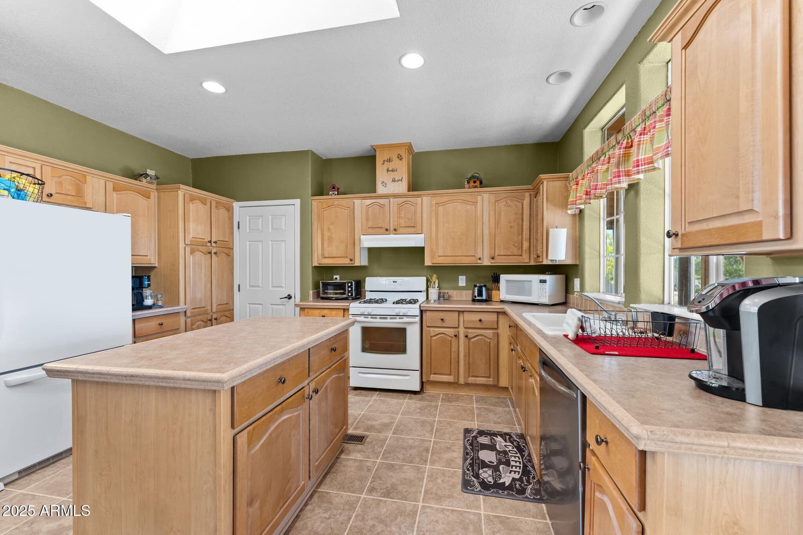 23345 W Los Huesos Way, Congress, AZ 85332 — photo 9 of 33