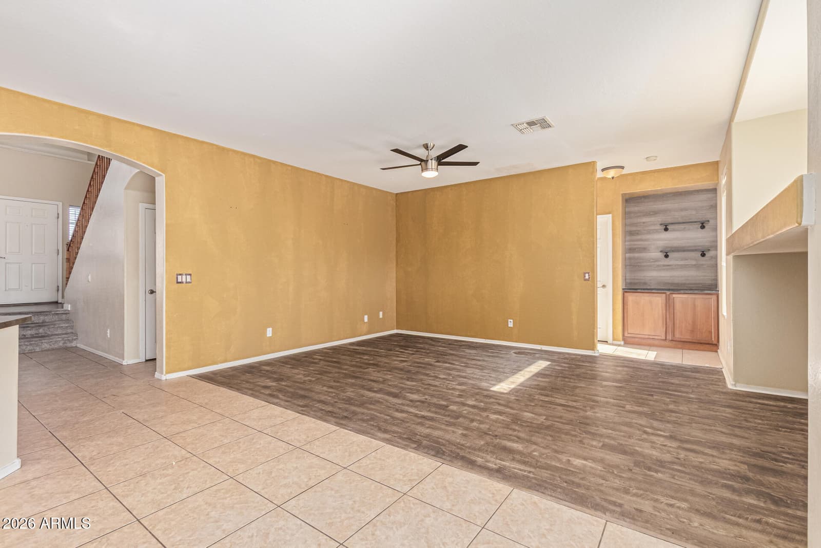 707 W AGRARIAN HILLS Drive, San Tan Valley, AZ 85143 — photo 9 of 39