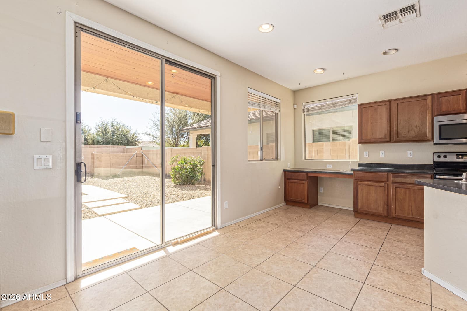 707 W AGRARIAN HILLS Drive, San Tan Valley, AZ 85143 — photo 10 of 39