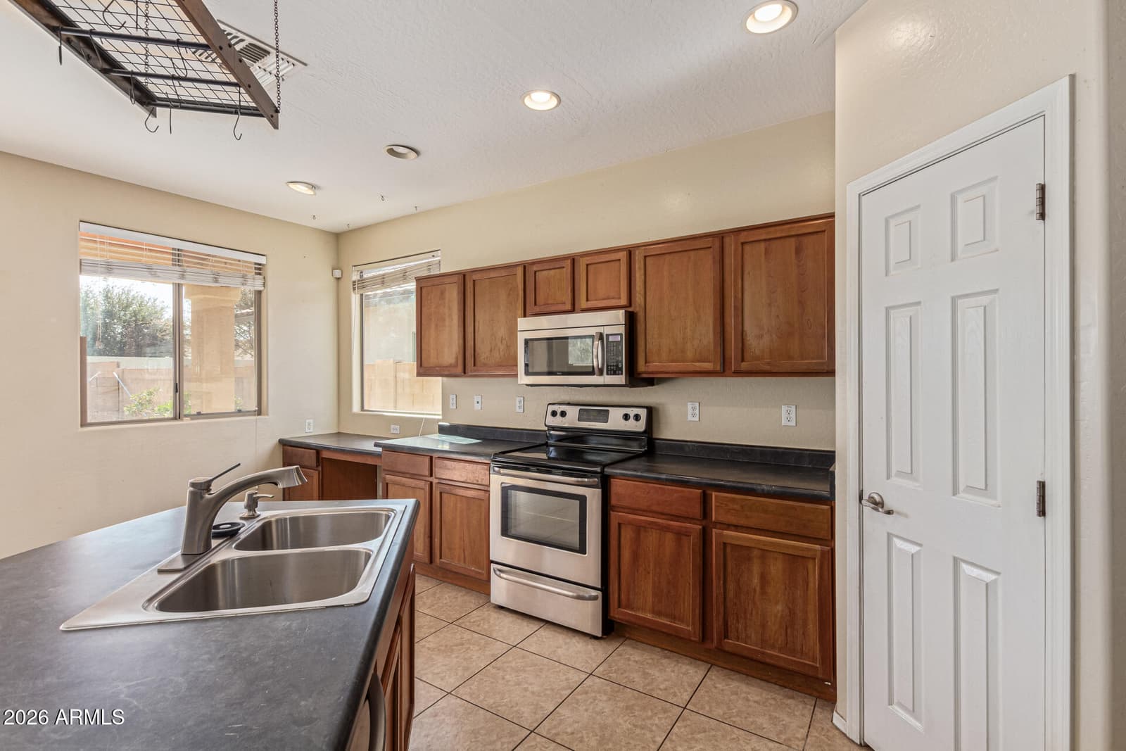 707 W AGRARIAN HILLS Drive, San Tan Valley, AZ 85143 — photo 13 of 39