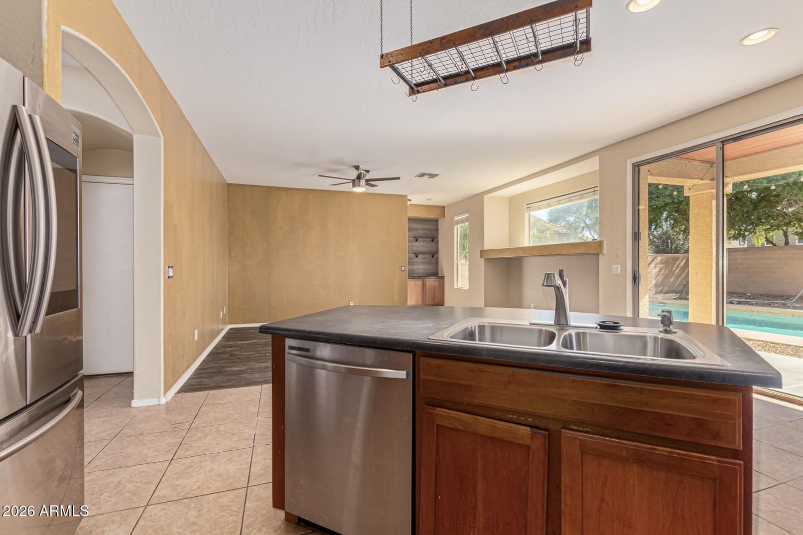 707 W AGRARIAN HILLS Drive, San Tan Valley, AZ 85143 — photo 15 of 39