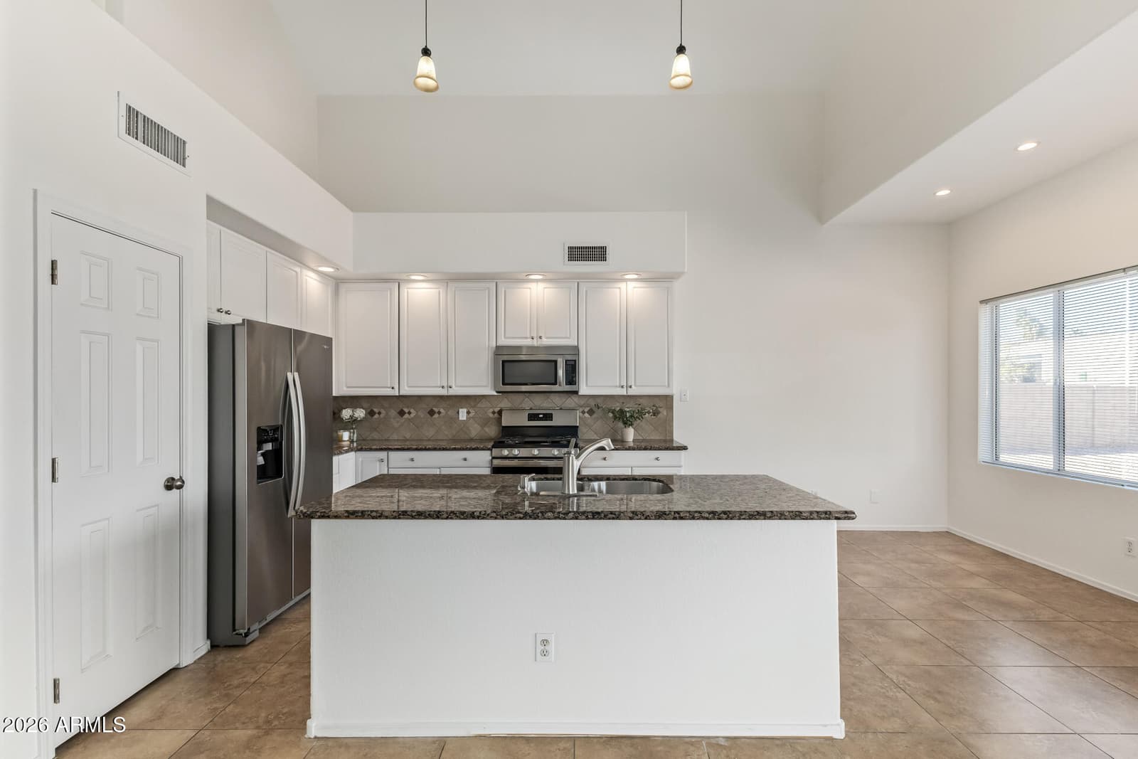 1002 W KELTON Lane, Phoenix, AZ 85023 — photo 4 of 42