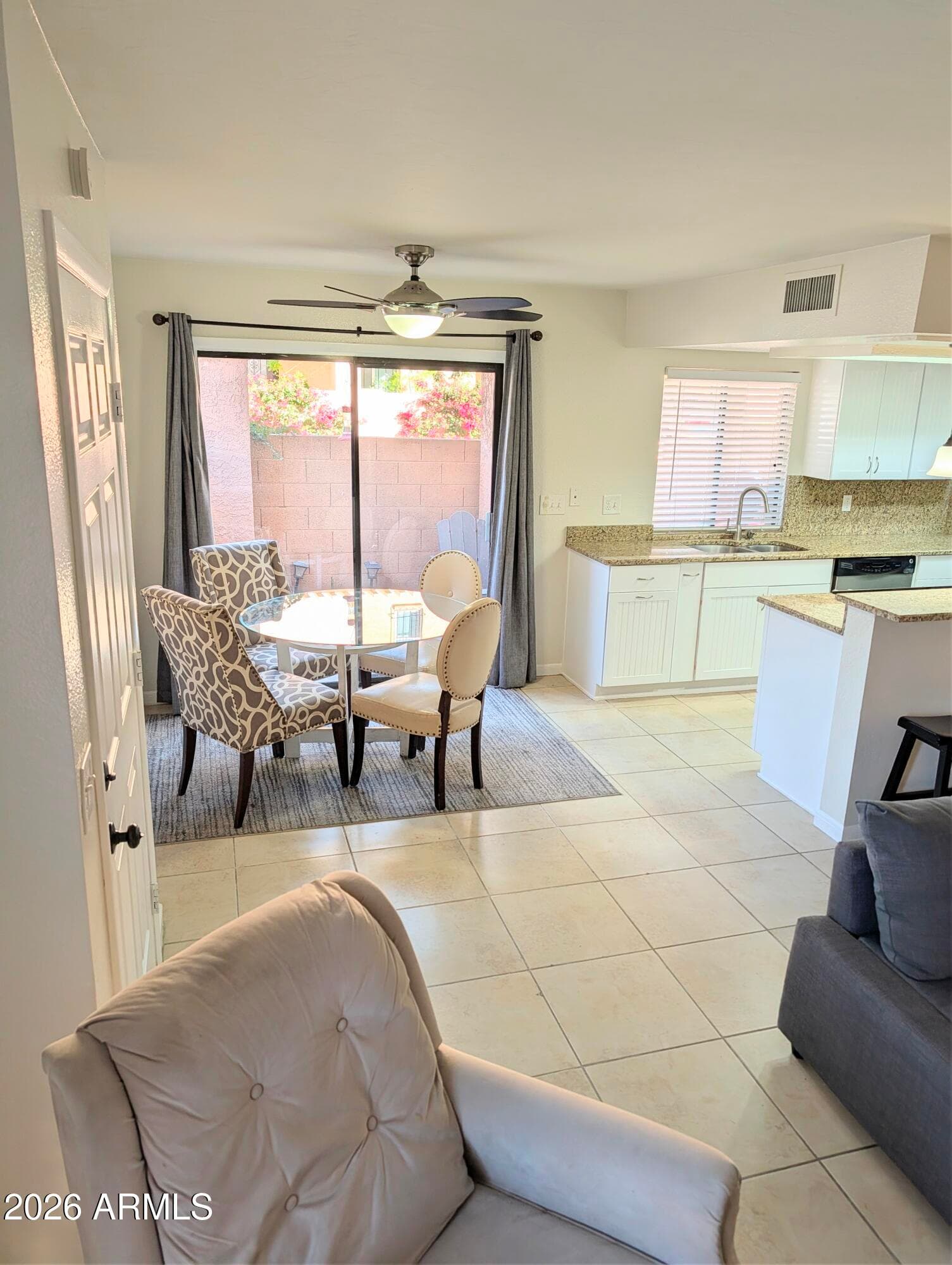 10421 N 11TH Street N 3, Phoenix, AZ 85020 — photo 3 of 44