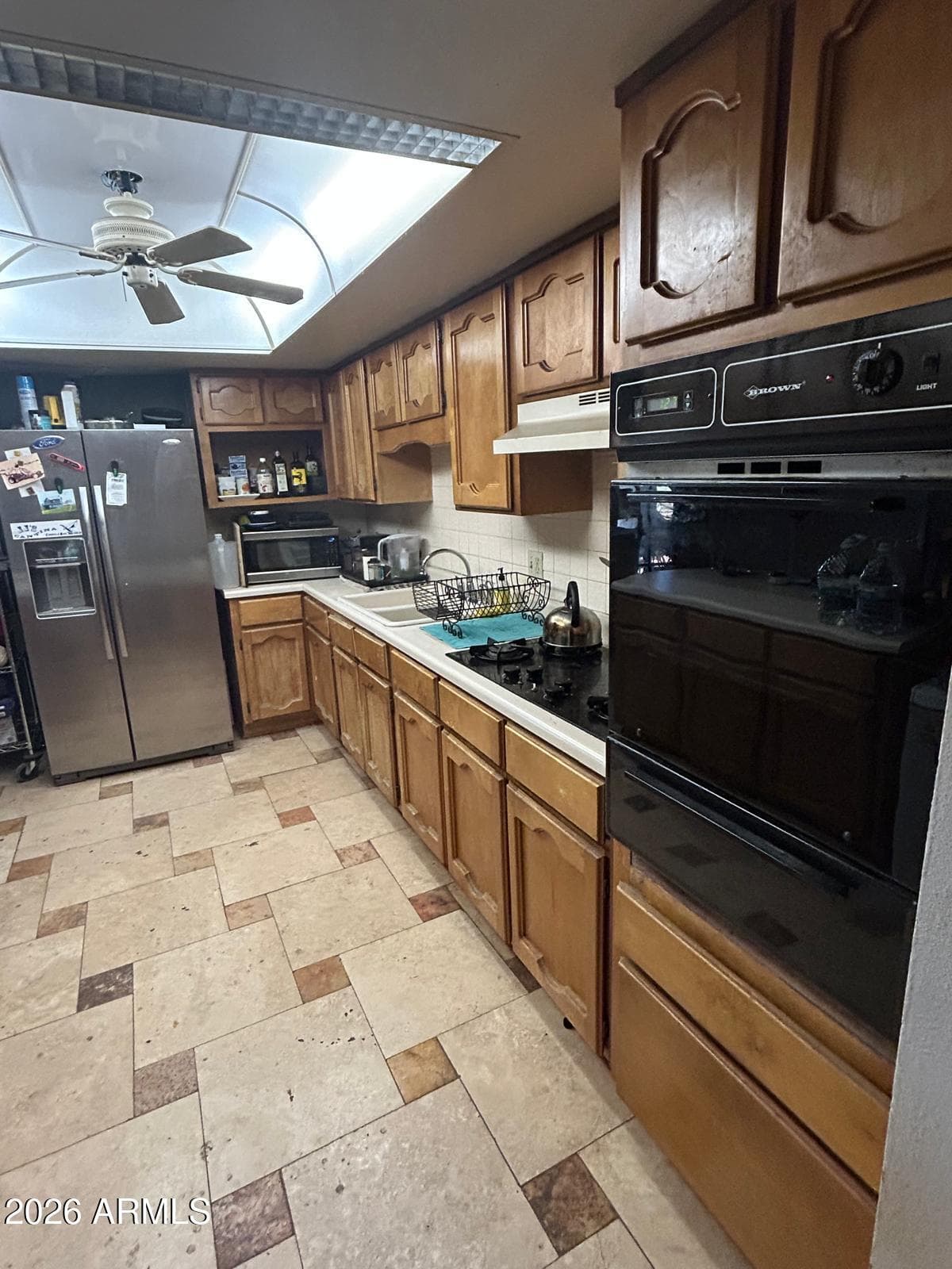 939 W MERCER Lane, Phoenix, AZ 85029 — photo 9 of 12