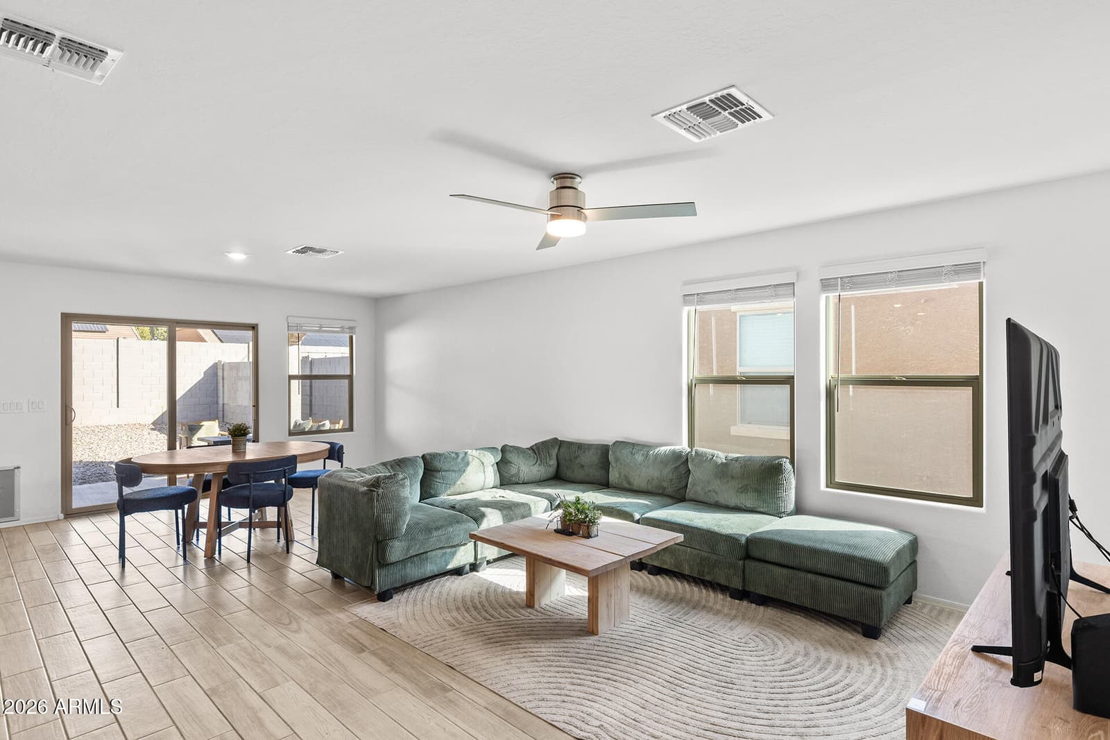 516 E MOUNTAIN VIEW Drive, Avondale, AZ 85323 — photo 4 of 52