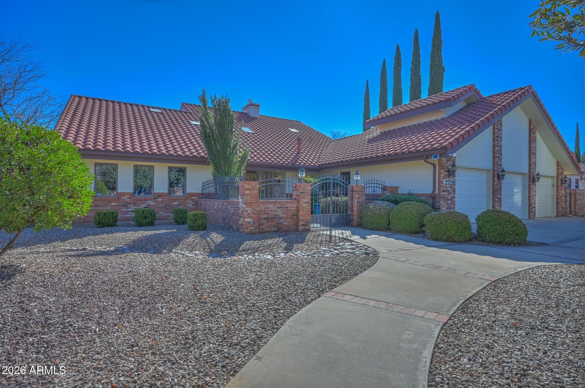 2721 E BREWER Drive, Sierra Vista, AZ 85650 — photo 1 of 37