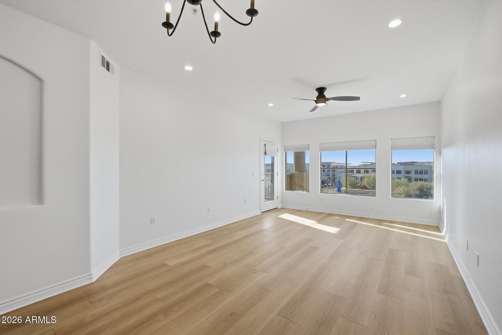 5350 E DEER VALLEY Drive 4429, Phoenix, AZ 85054 — photo 10 of 28