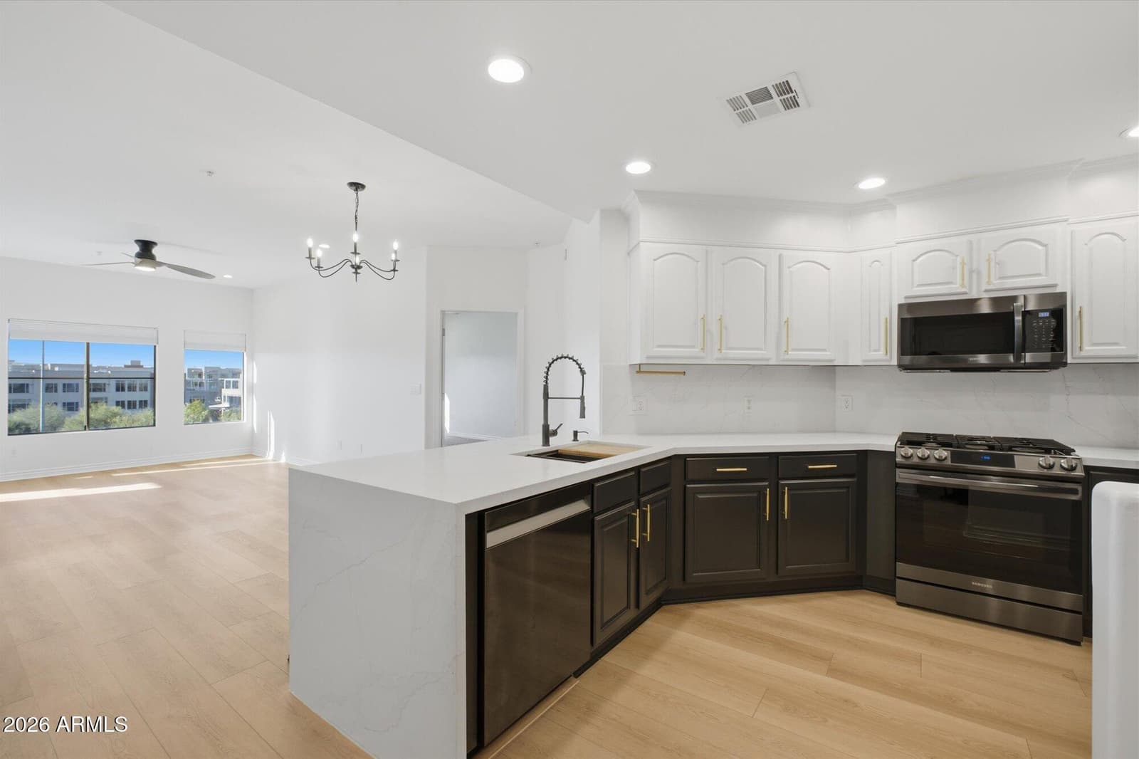 5350 E DEER VALLEY Drive 4429, Phoenix, AZ 85054 — photo 5 of 28