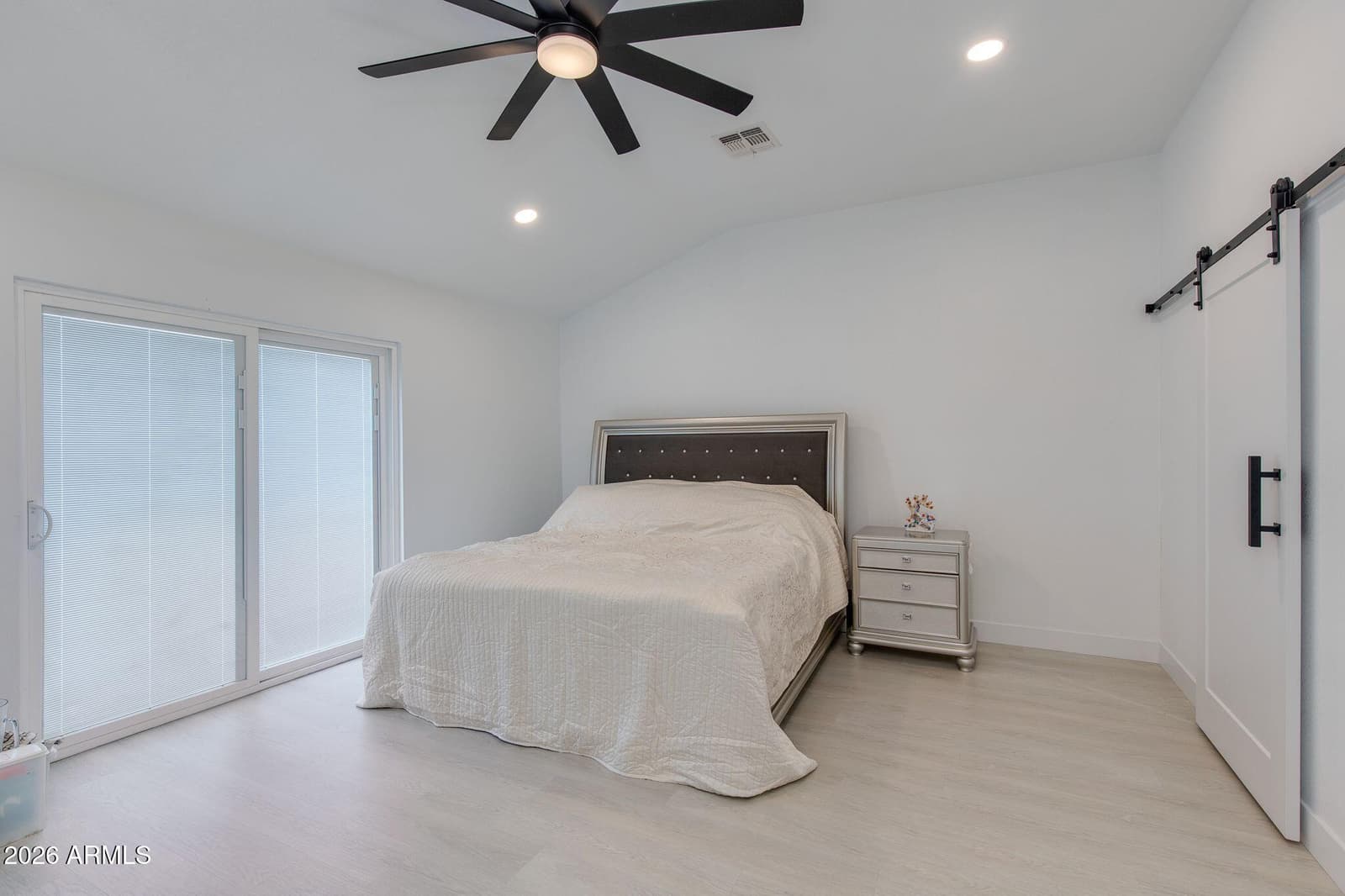 5216 W VOLTAIRE Drive, Glendale, AZ 85304 — photo 8 of 17