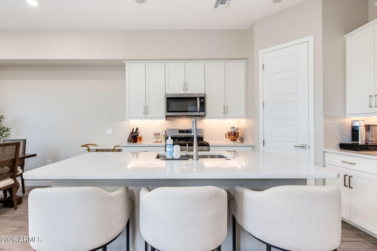 5010 E ANDERSON Drive, Scottsdale, AZ 85254 — photo 4 of 14
