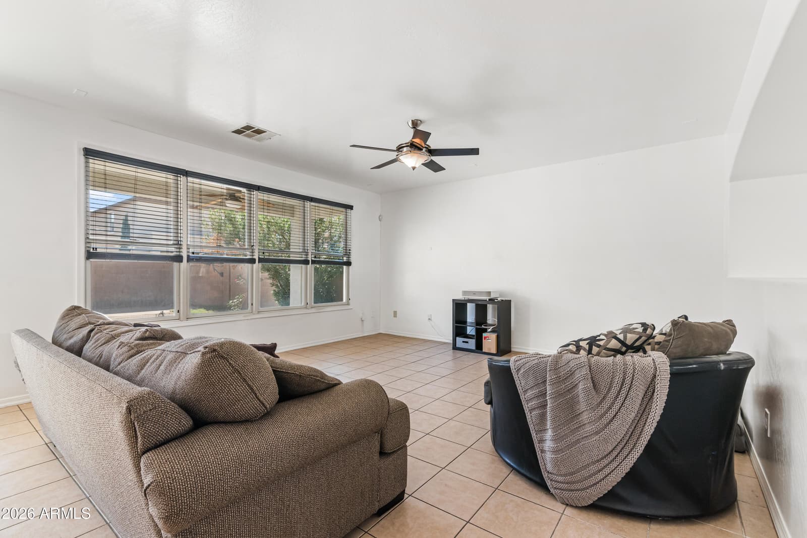 4027 W SAINT CHARLES Avenue, Phoenix, AZ 85041 — photo 8 of 42