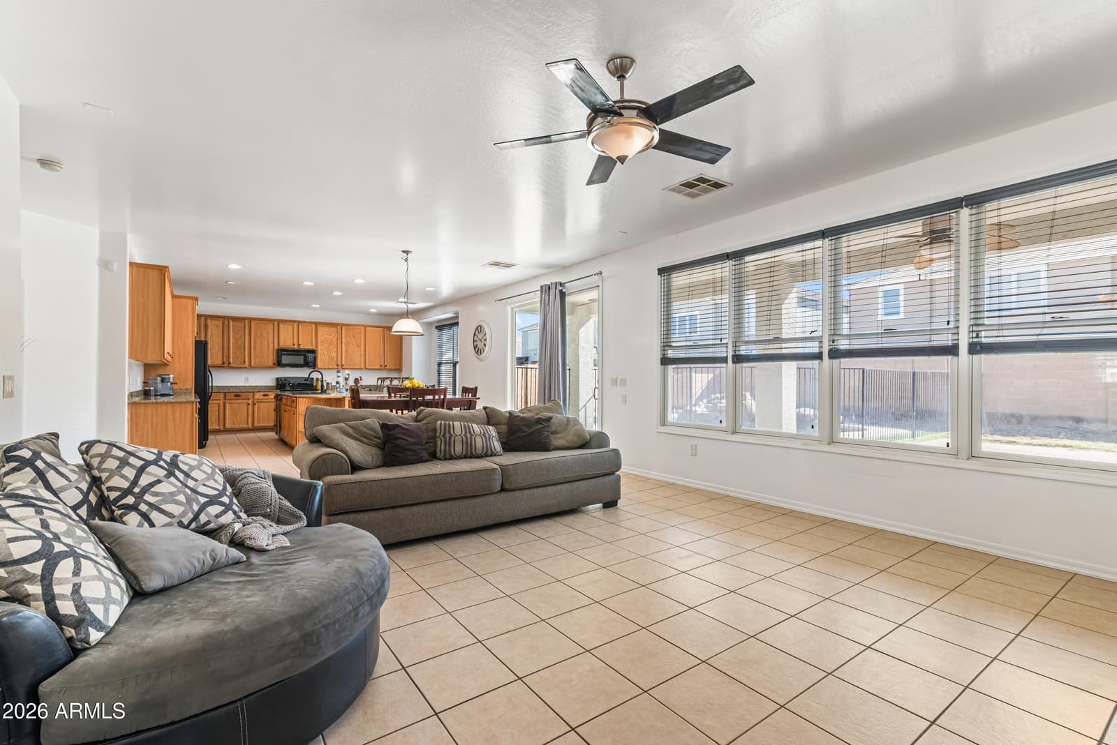 4027 W SAINT CHARLES Avenue, Phoenix, AZ 85041 — photo 10 of 42