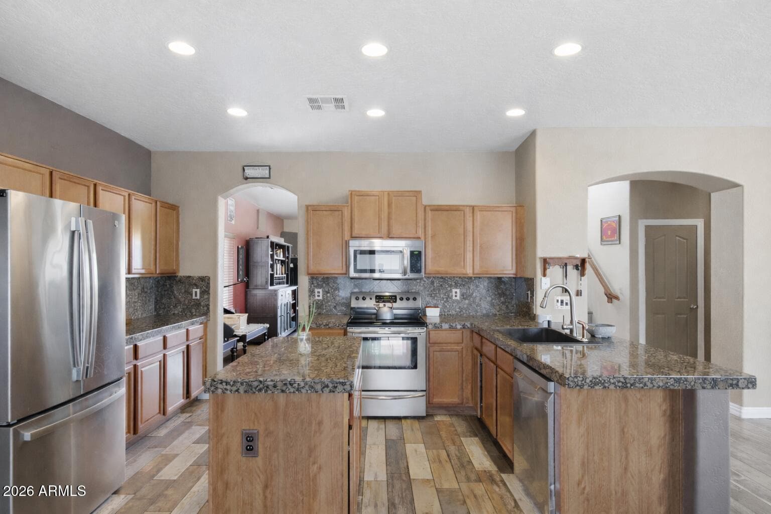 10702 E MARIGOLD Lane, Florence, AZ 85132 — photo 9 of 48