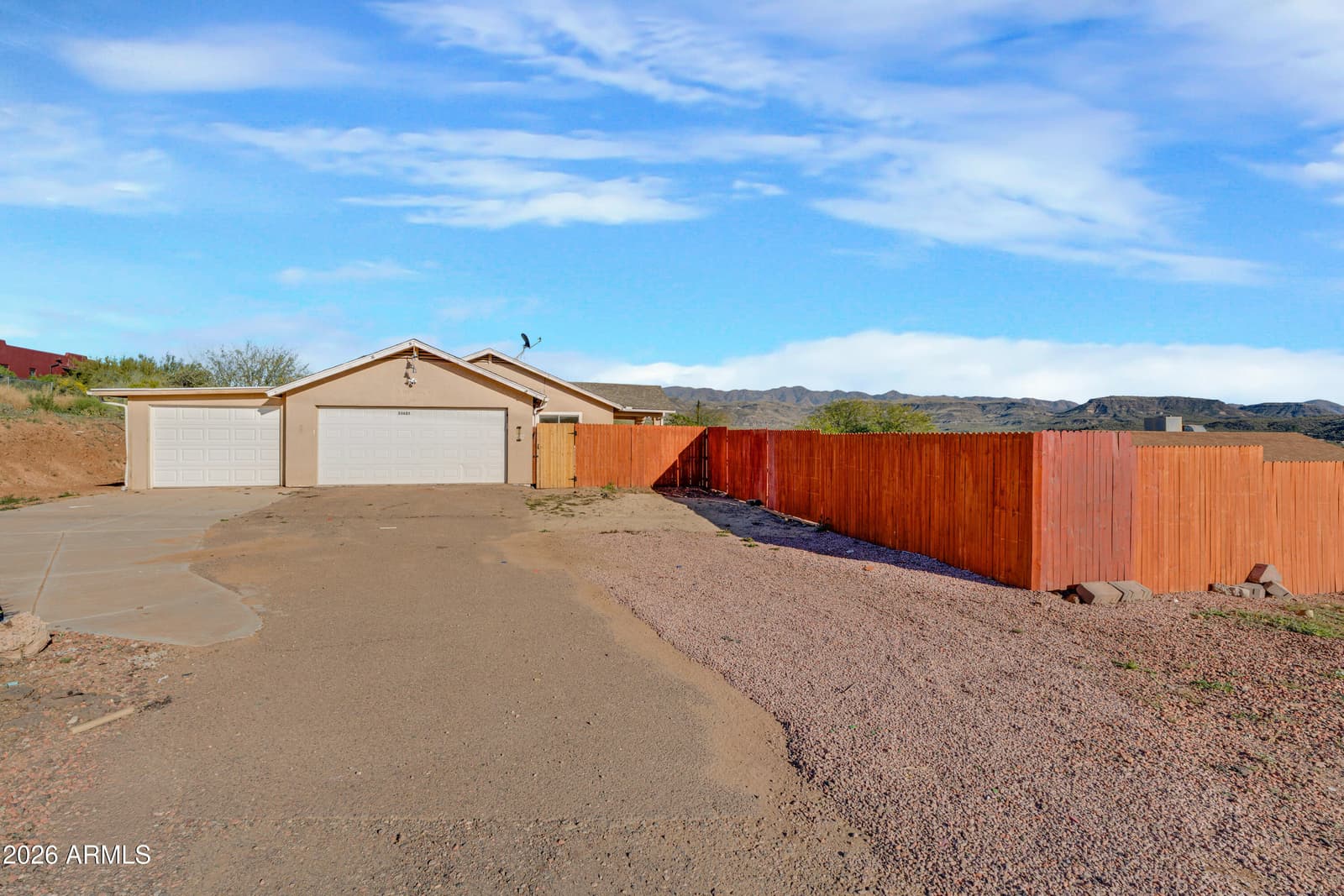 33665 S INCLINE Drive, Black Canyon City, AZ 85324 — photo 13 of 40