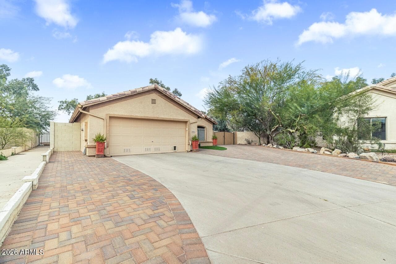 8830 N 20TH Drive, Phoenix, AZ 85021 — photo 9 of 43