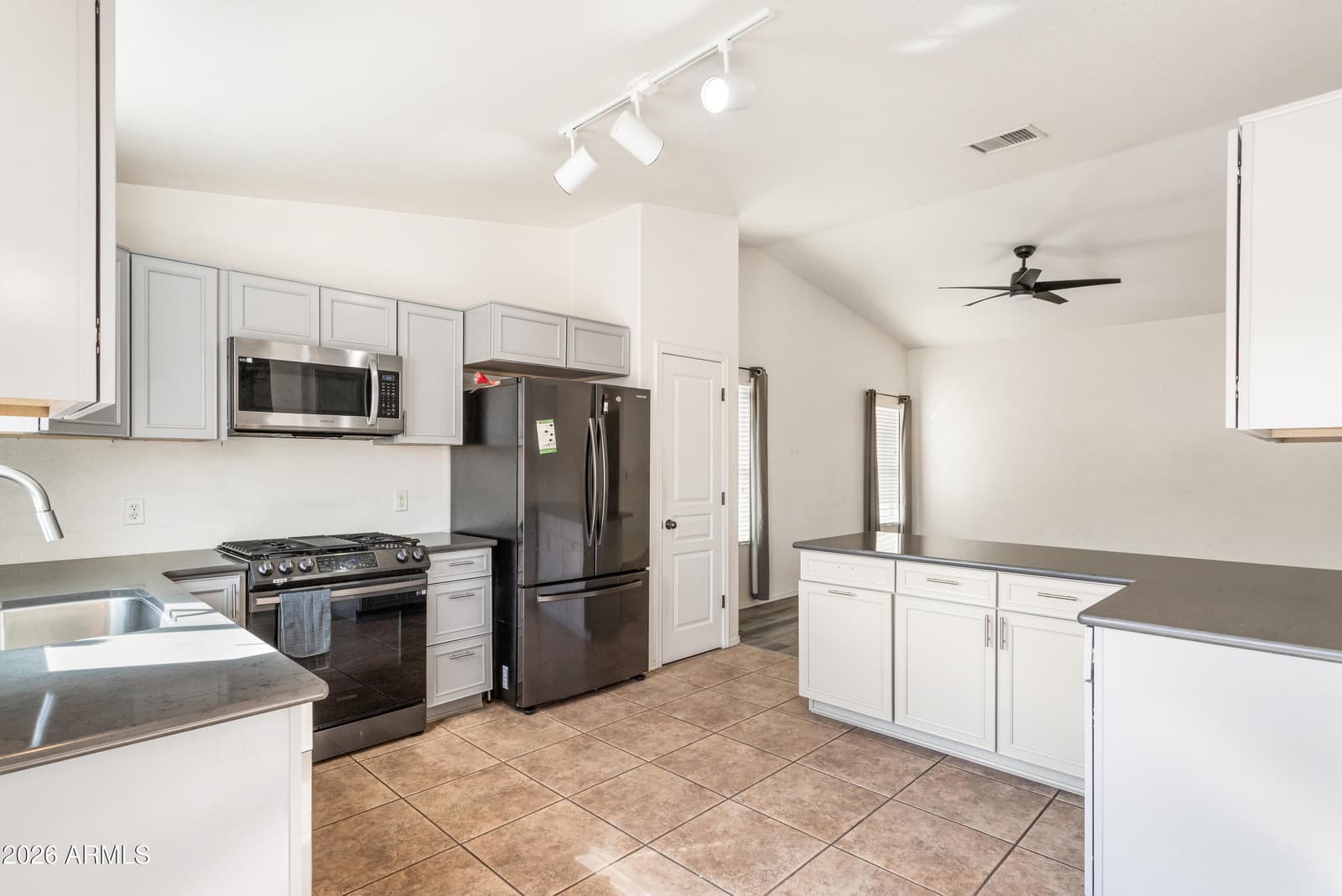 1594 Mission Viejo Drive, Sierra Vista, AZ 85635 — photo 10 of 35