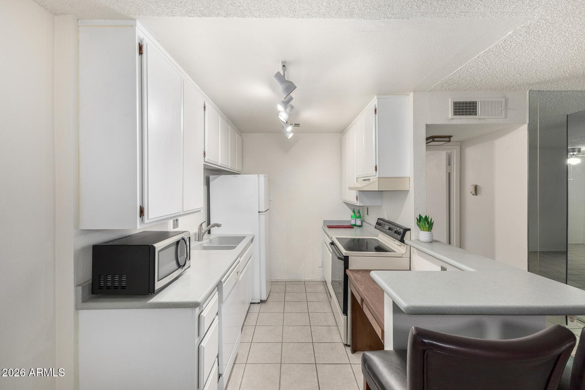 5525 E THOMAS Road M16, Phoenix, AZ 85018 — photo 14 of 36