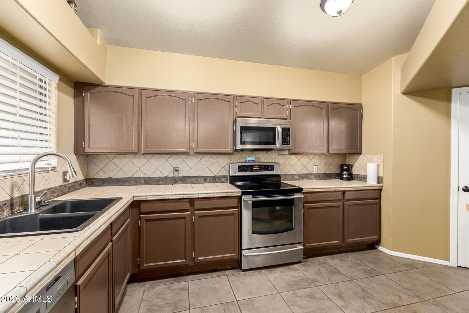 741 E PEPPER Drive, Casa Grande, AZ 85122 — photo 10 of 35