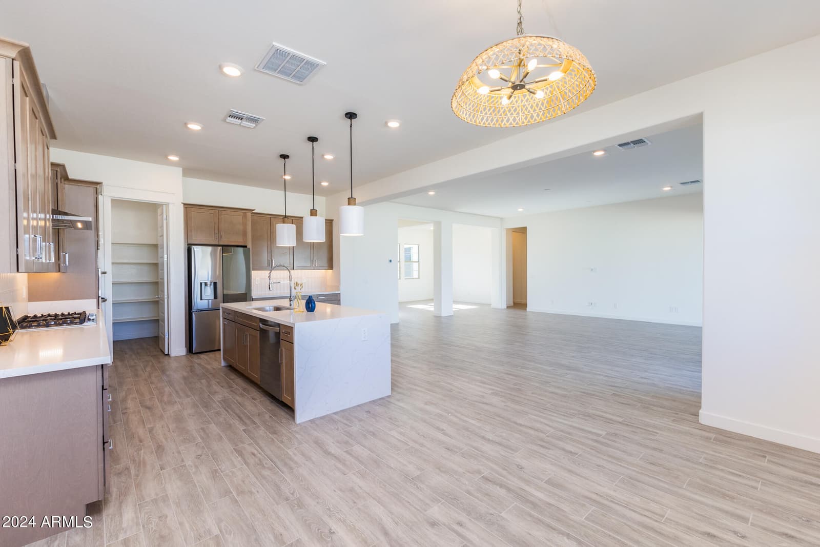 7550 W GELDING Drive, Peoria, AZ 85381 — photo 4 of 45