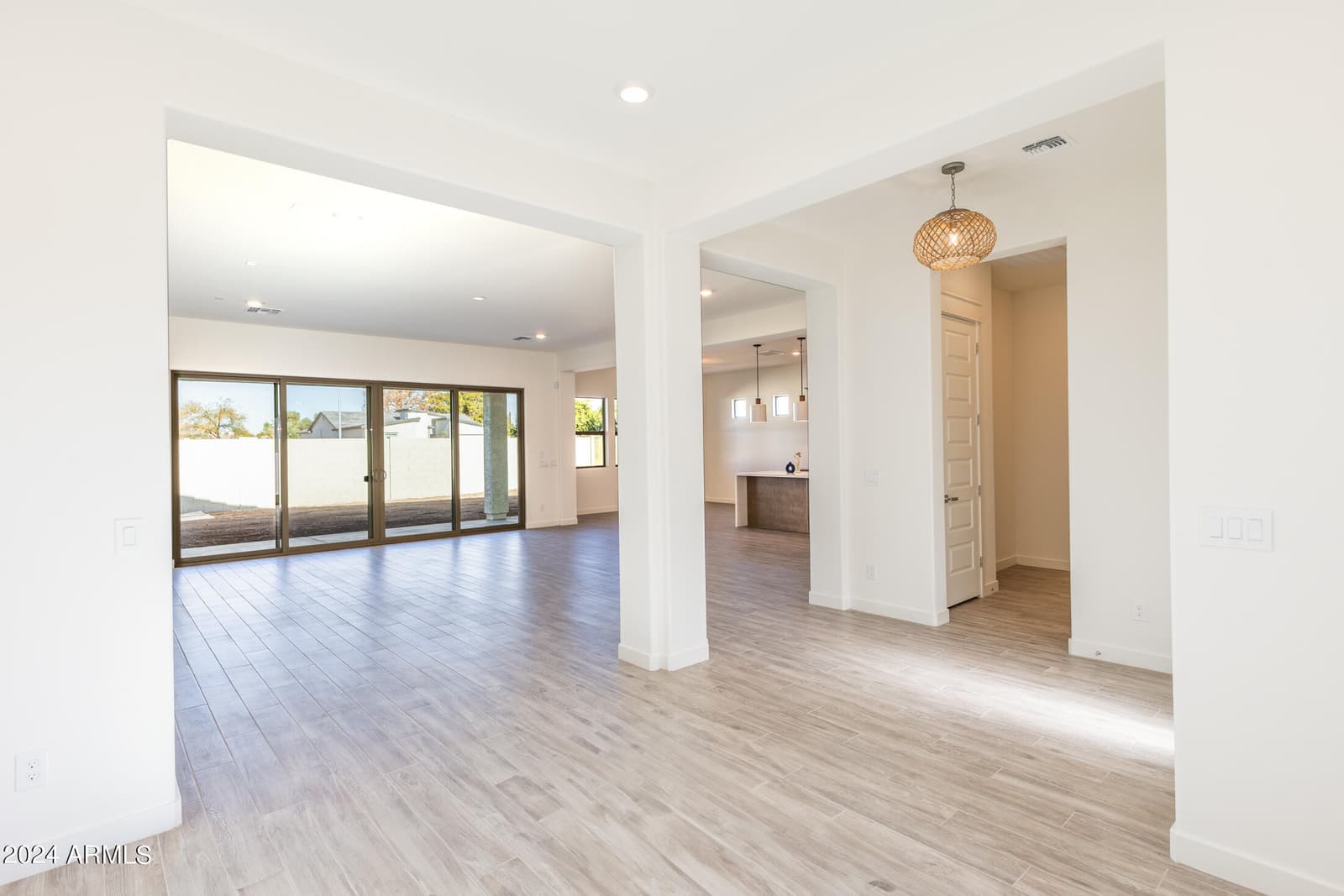 7550 W GELDING Drive, Peoria, AZ 85381 — photo 9 of 45