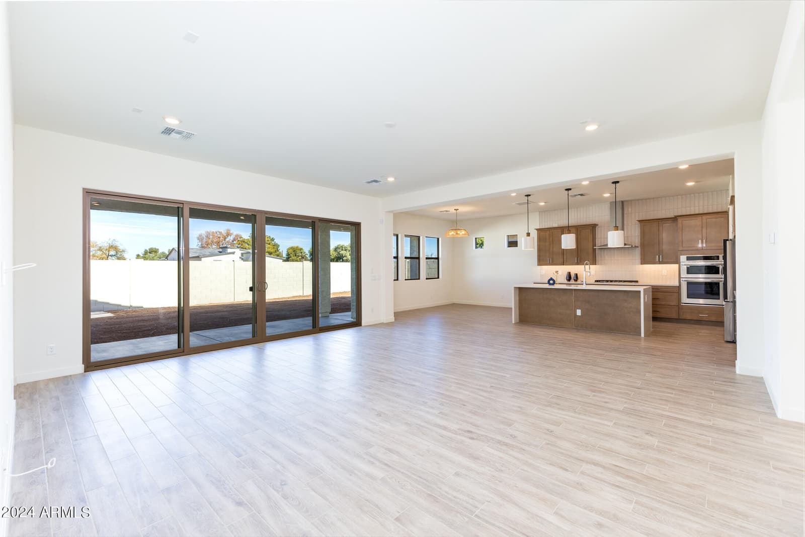 7550 W GELDING Drive, Peoria, AZ 85381 — photo 10 of 45