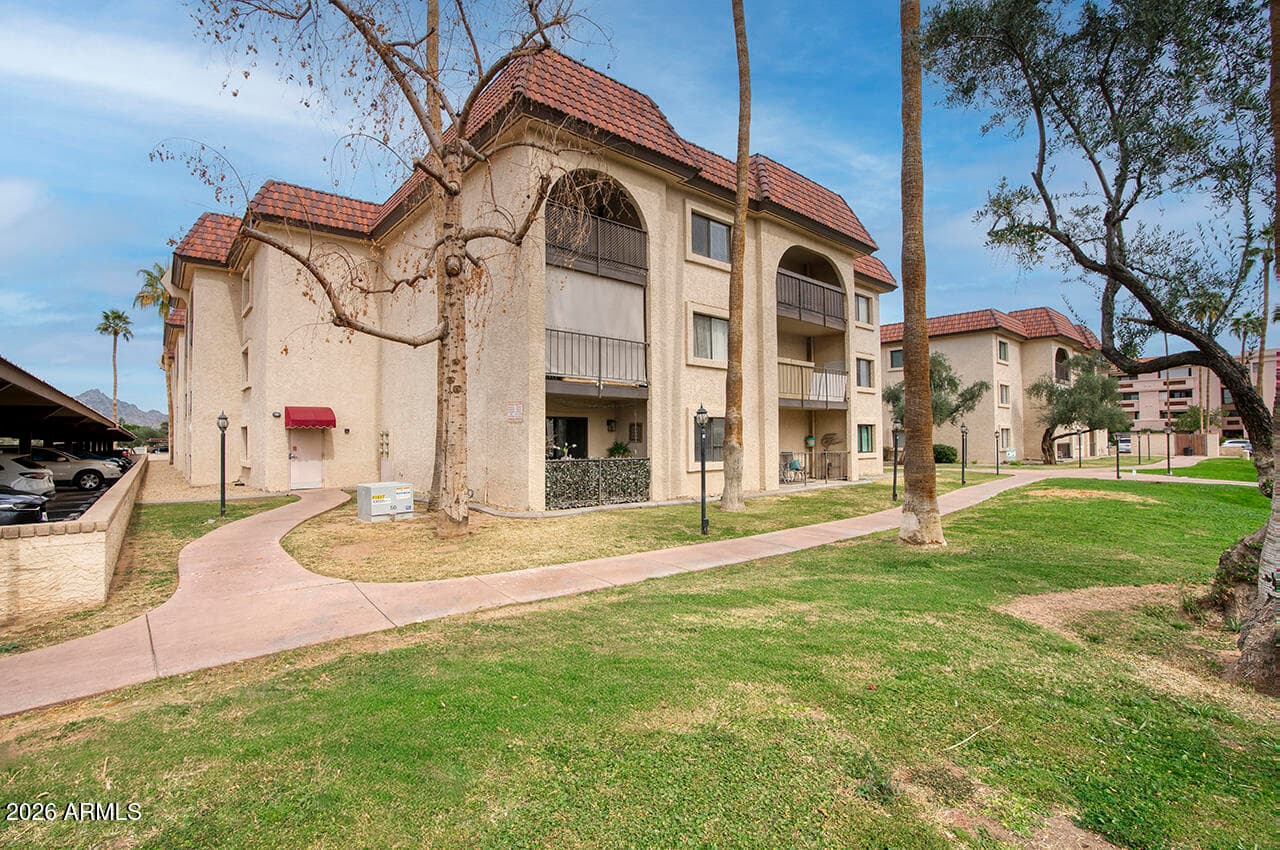 3033 E DEVONSHIRE Avenue 3032, Phoenix, AZ 85016 — photo 12 of 15