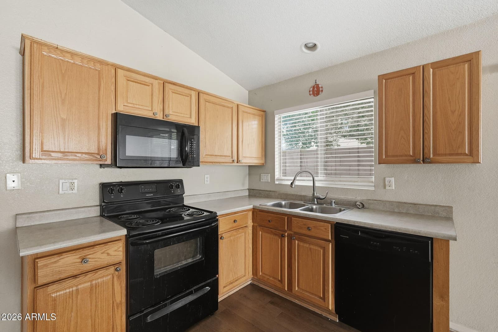 2049 N 109TH Avenue, Avondale, AZ 85392 — photo 9 of 31