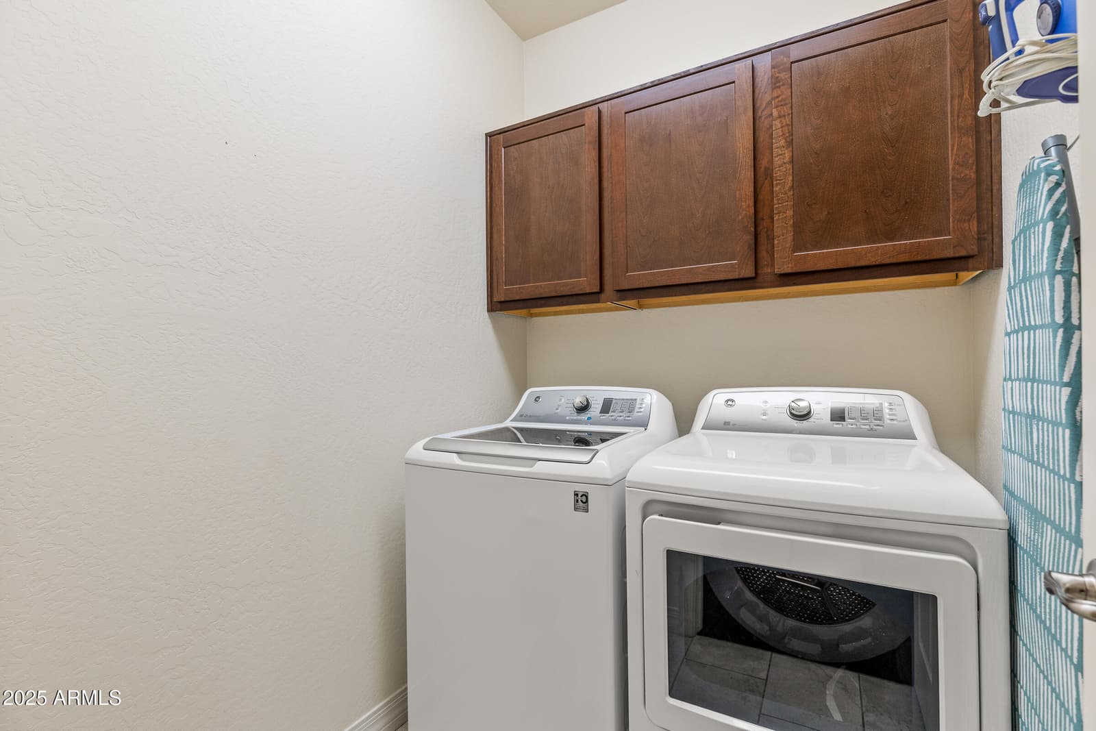 2477 W MISSION TIMBER Circle, Flagstaff, AZ 86001 — photo 11 of 77