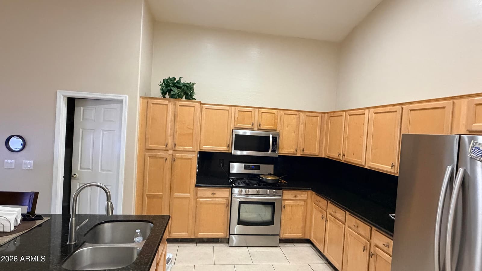 10894 W DAVIS Lane, Avondale, AZ 85323 — photo 10 of 60