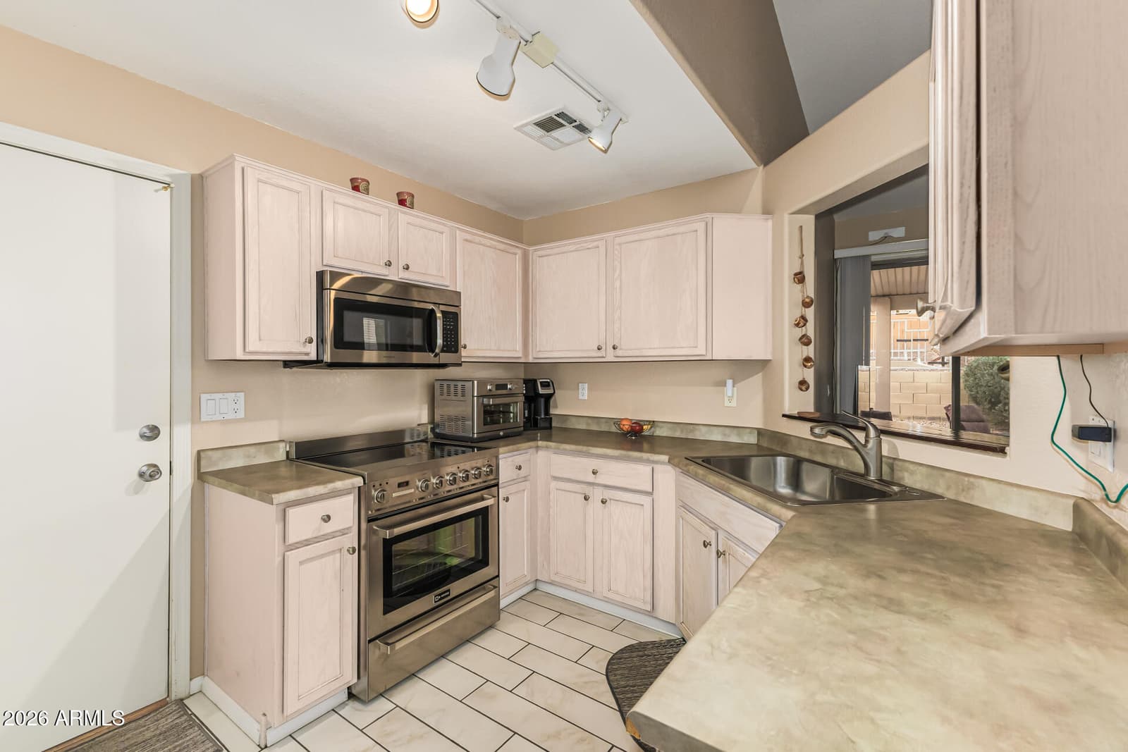 9456 E FLINT Drive, Gold Canyon, AZ 85118 — photo 11 of 33