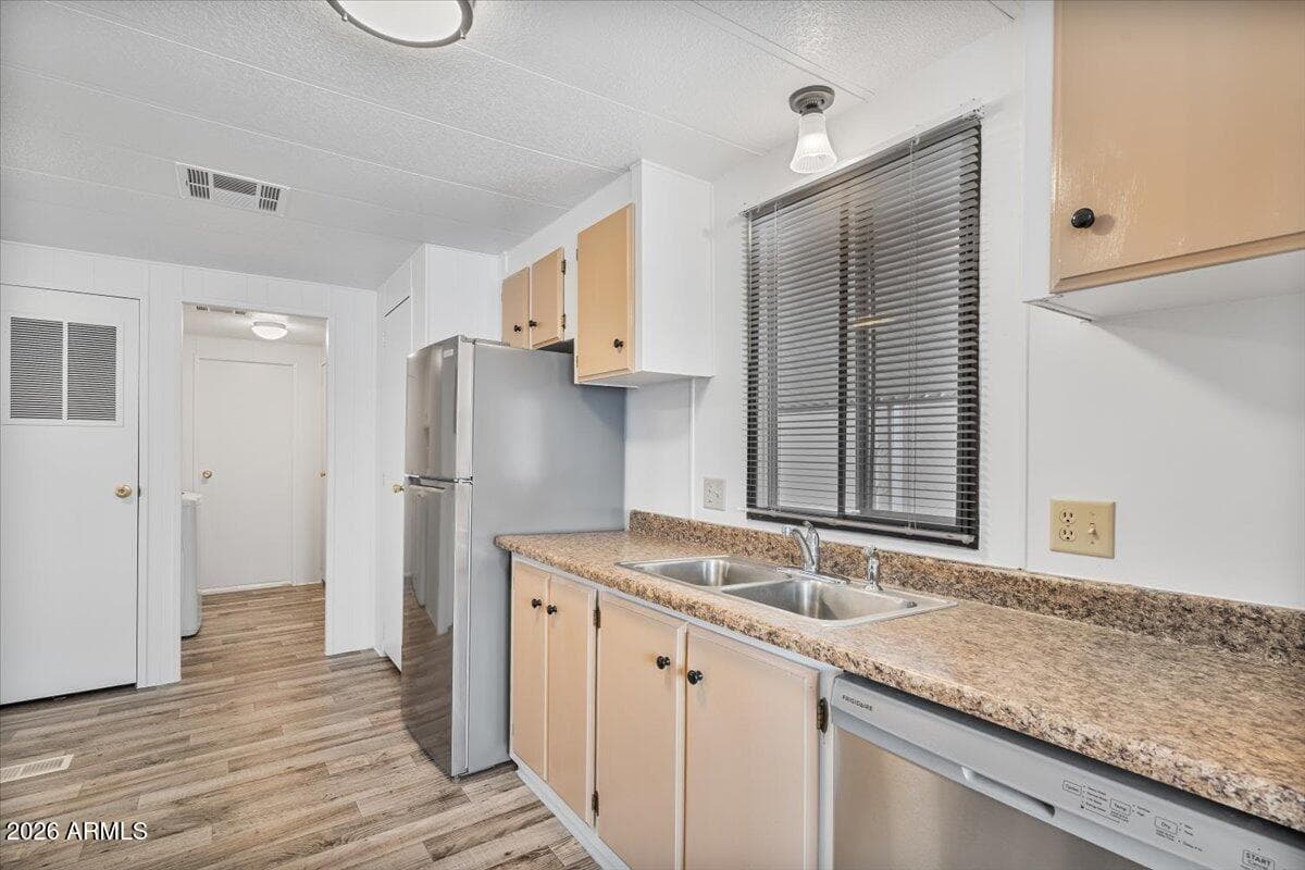 2121 N CENTER Street 102, Mesa, AZ 85201 — photo 16 of 38