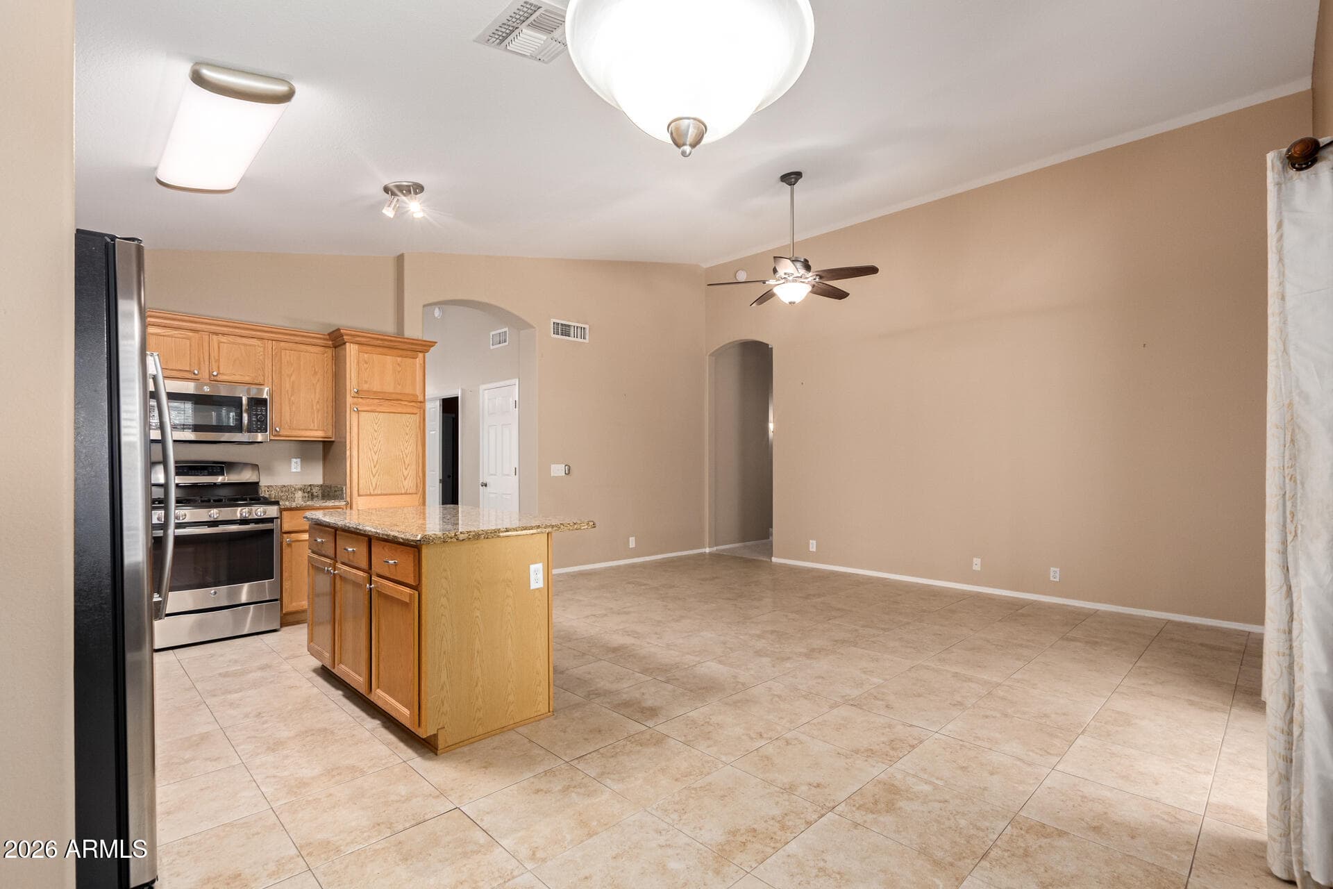 8364 W STELLA Way, Glendale, AZ 85305 — photo 6 of 43